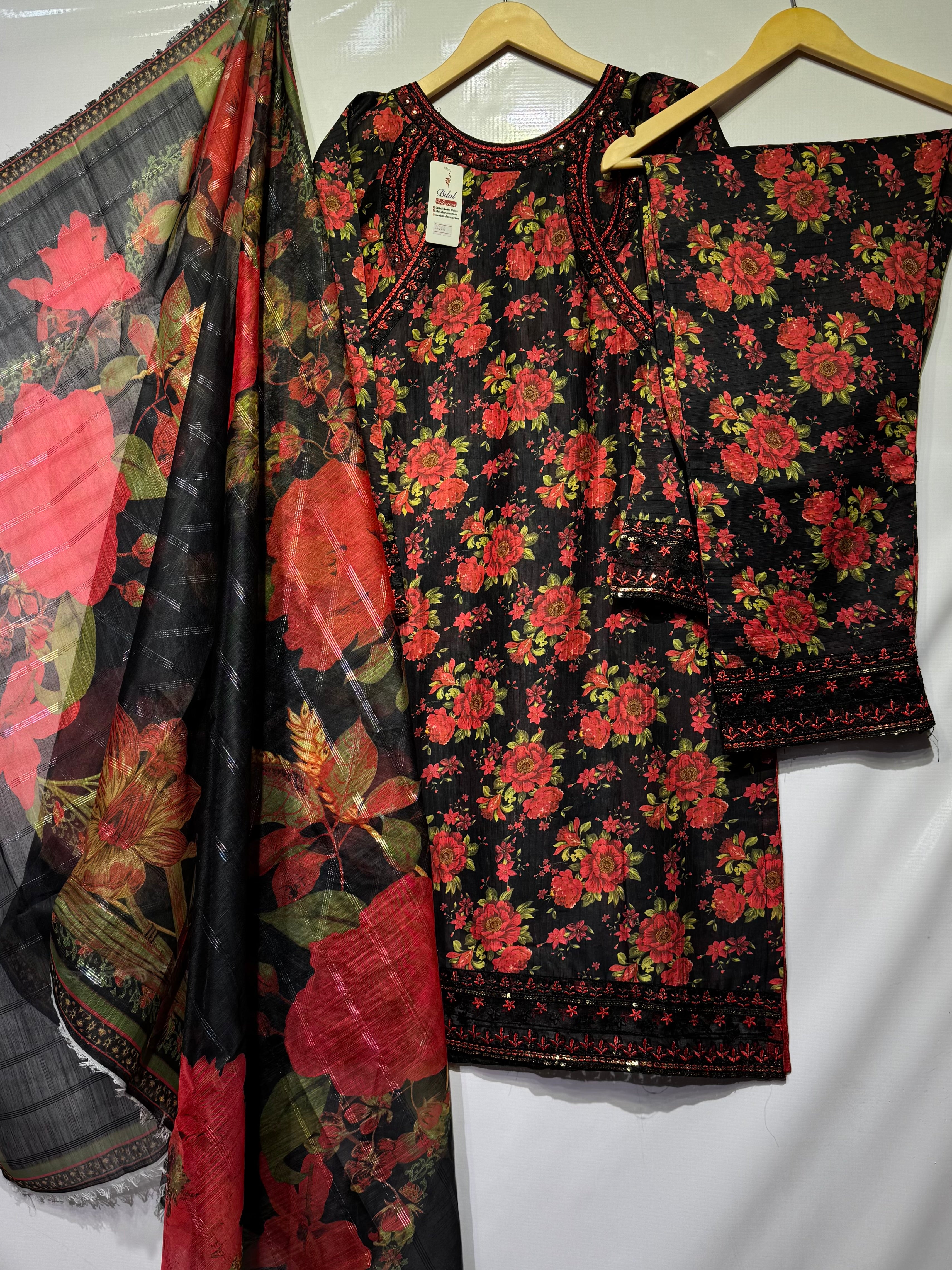 Floral digital printed with embroidered🧵neckline & daman bana dora pure lawn 3 pcs dress 👗