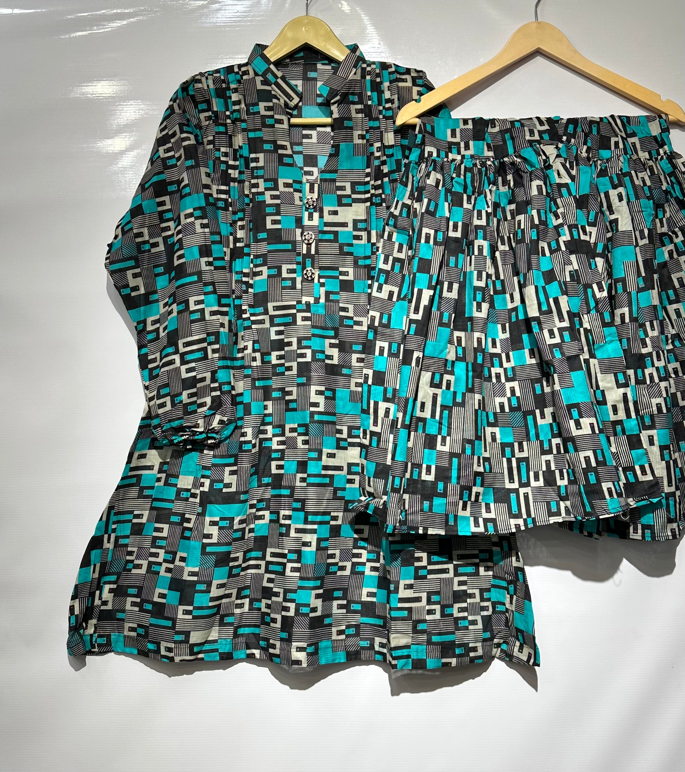 Soft malai lawn short shirts along with malai lawn printed gharara👗