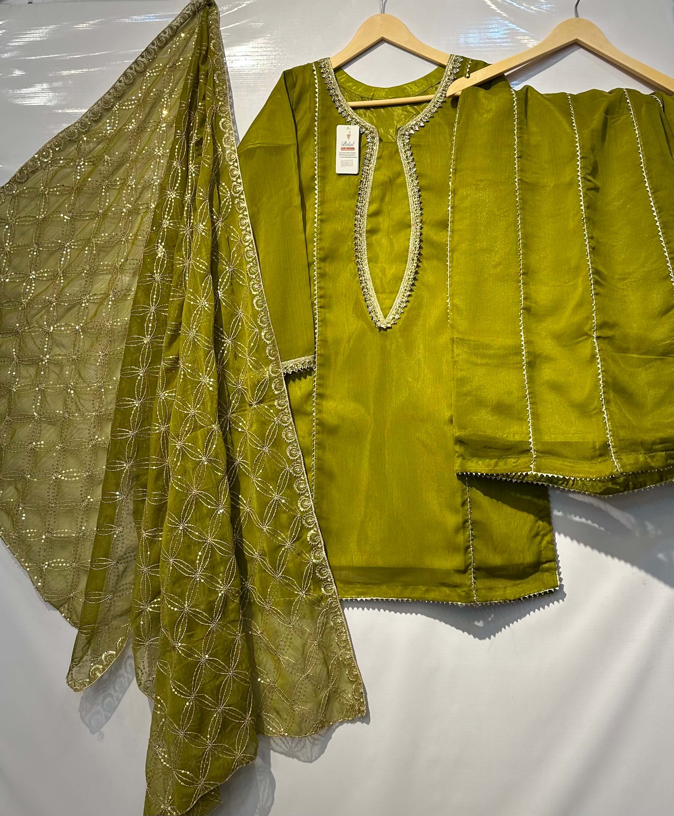 Floral sequential embroidered🧵staller along with chiffon shirt & plaso🔥