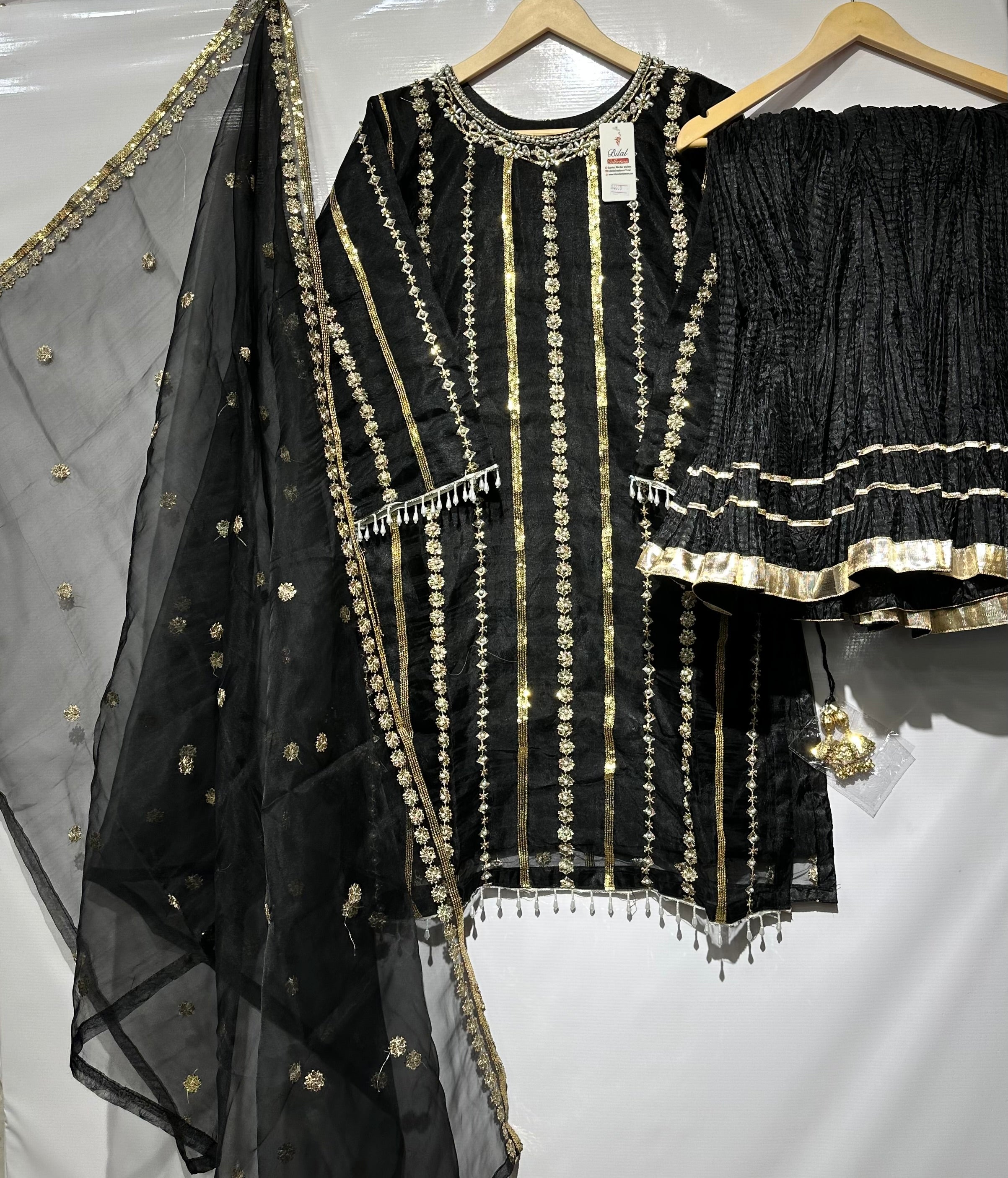 Sequence+pearl+beats embroidered organza shirt with dupatta & crush gharara 👗