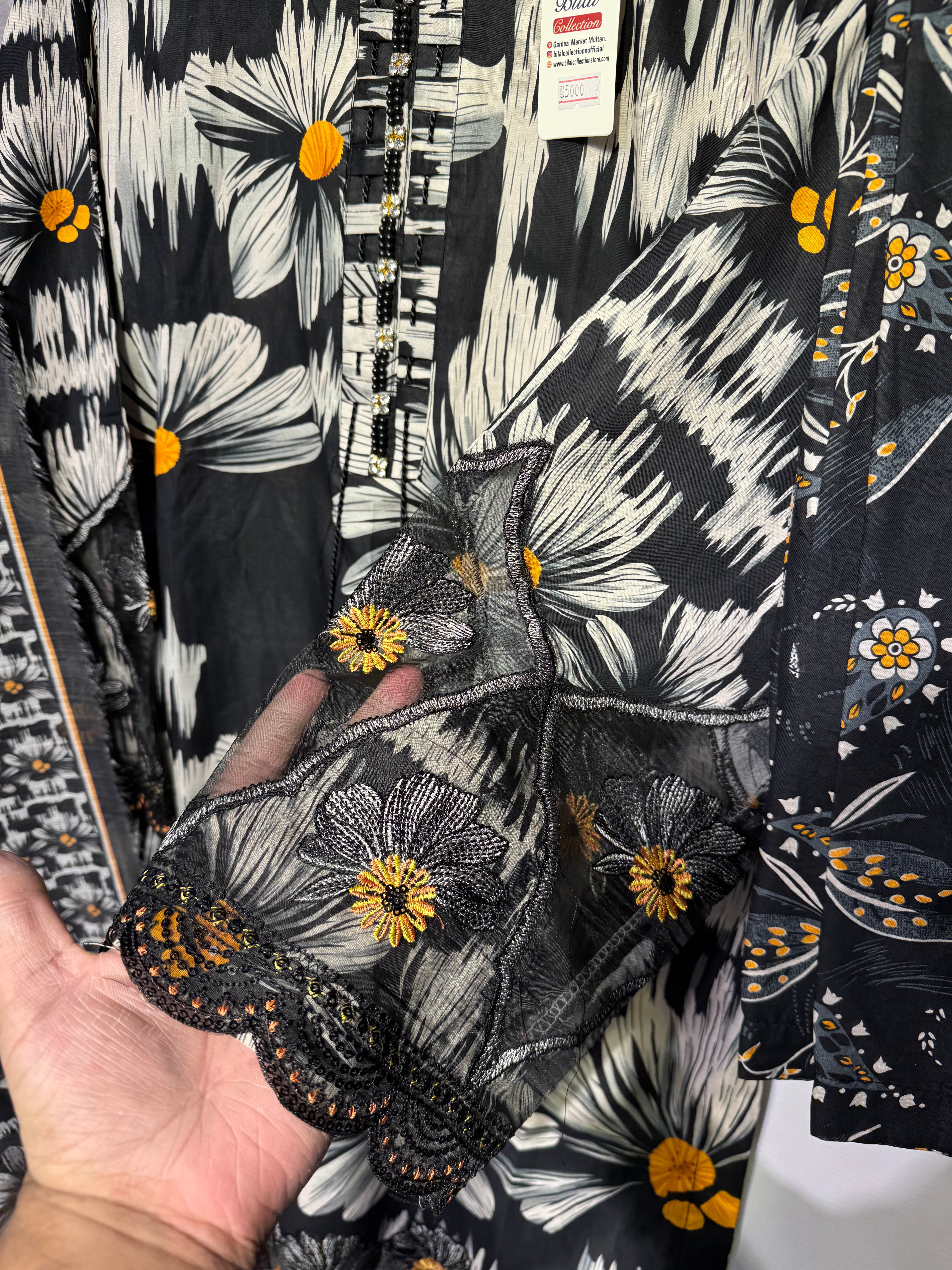 Floral printed with floral embroidered🧵sleeves & daman pure cotton 3 pcs dress 👗
