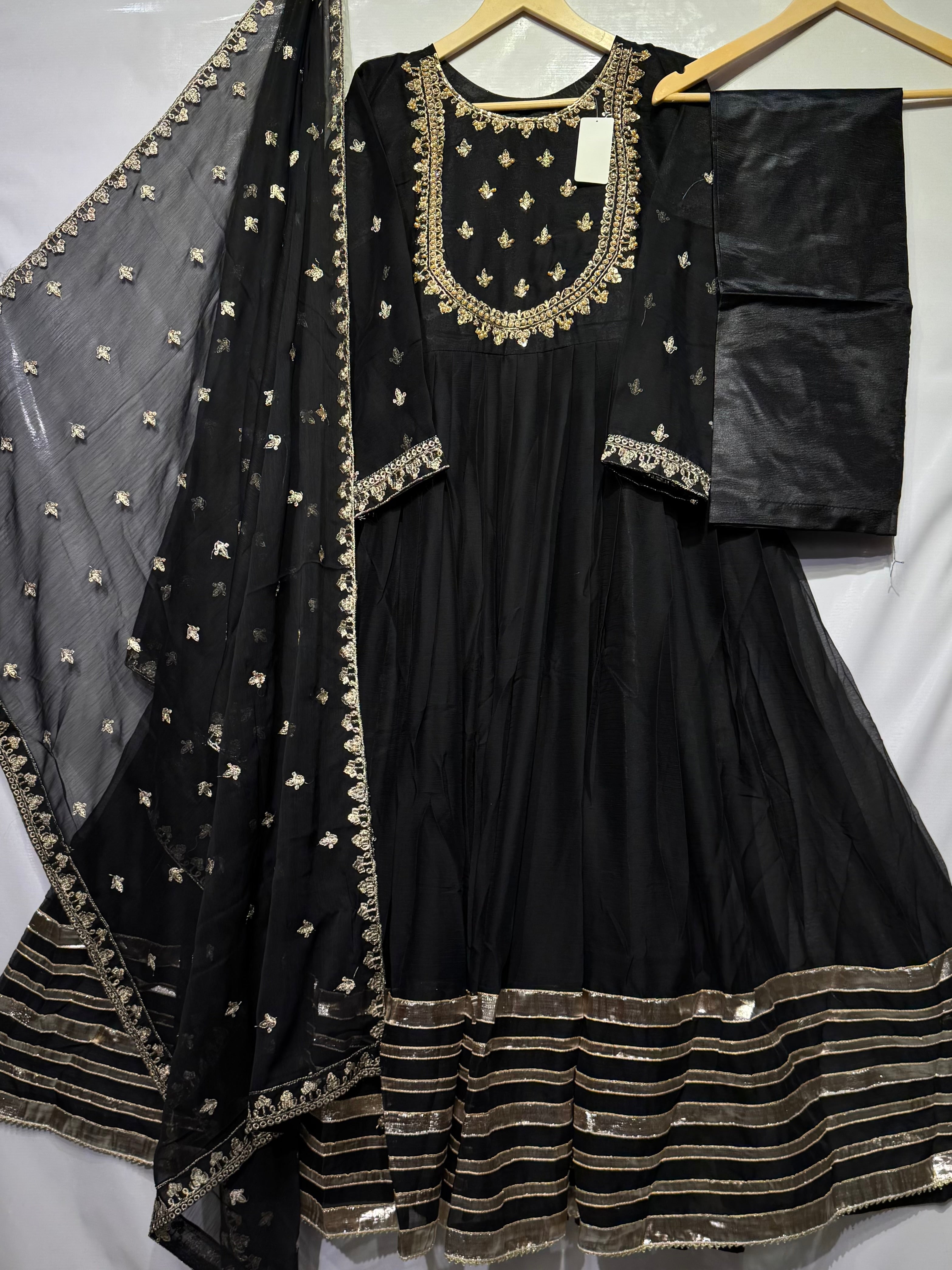 Massive 300+inches handmade embroidered 🧵chiffon maxi along with heavy dupatta & trouser🔥