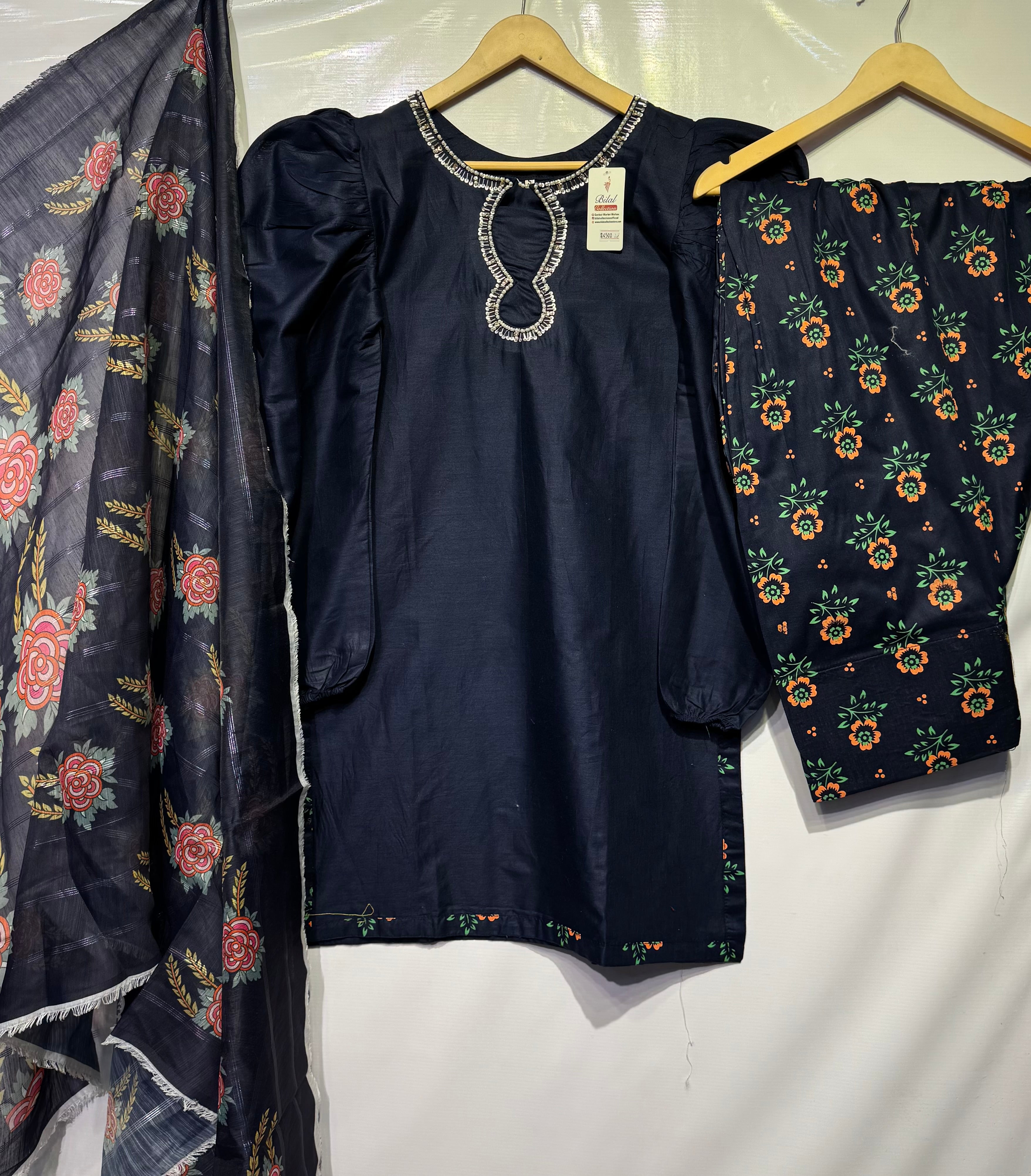Puff style shirt with hand embellished🧵neckline, digital printed monar dupatta & Printed Farshi Shalwar 3 pcs dress 👗