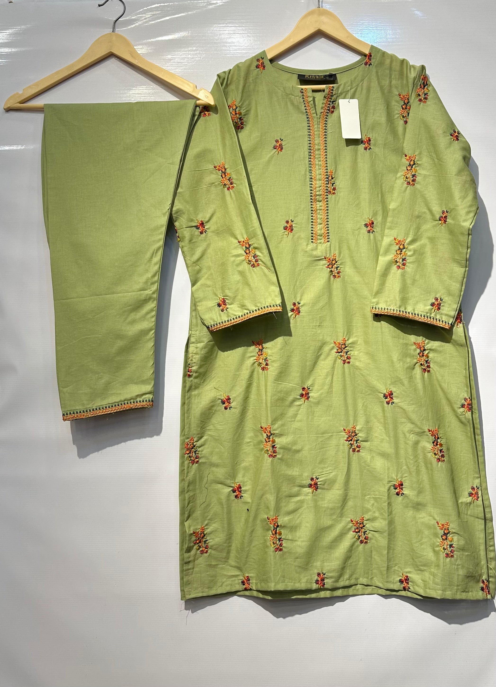 Floral embroidered cotton-Lawn 2 pcs 👗