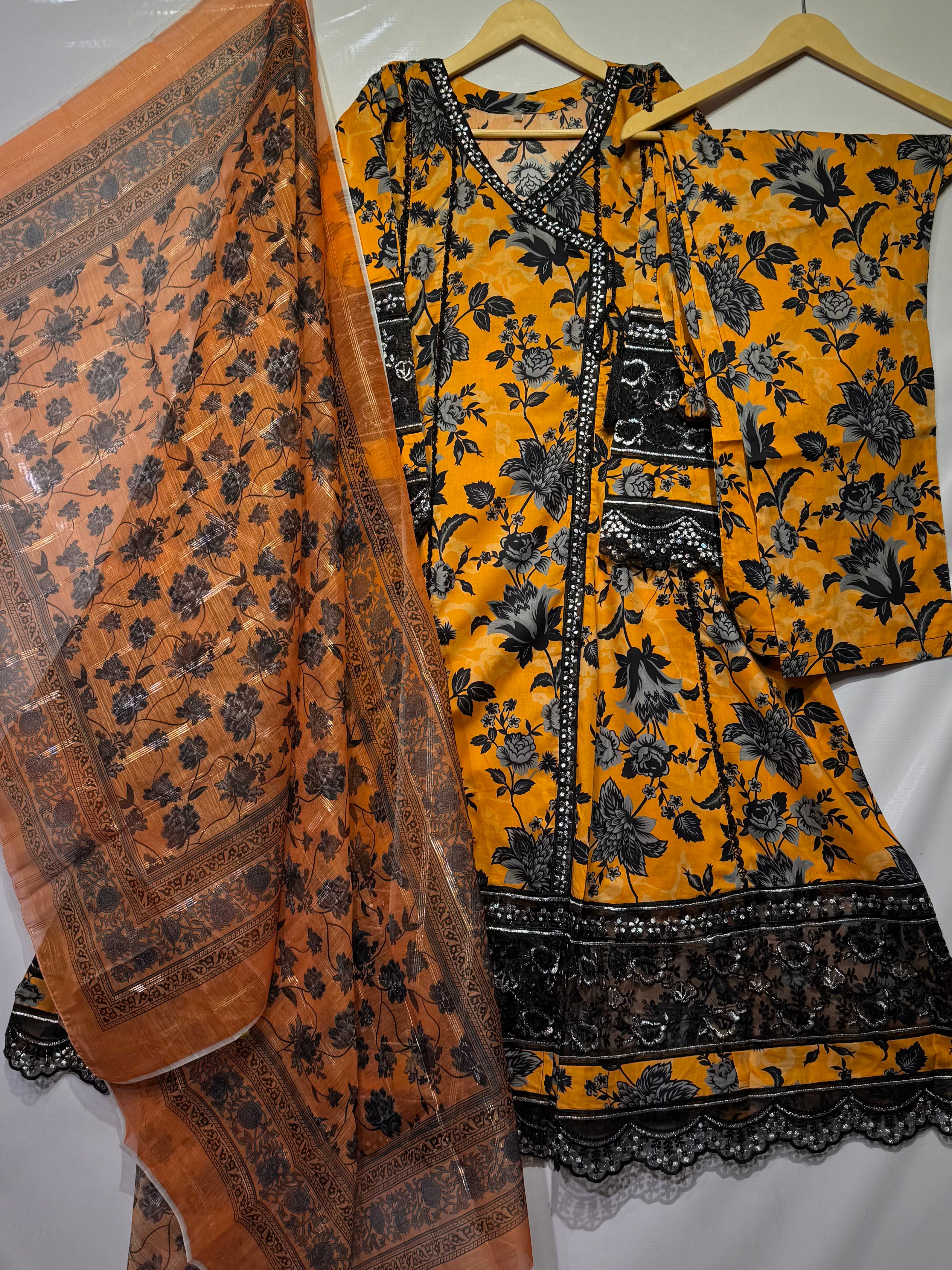 Pure Lawn angrakja style bareeze embroidered🧵frock along with digital print dupatta & trouser 👗