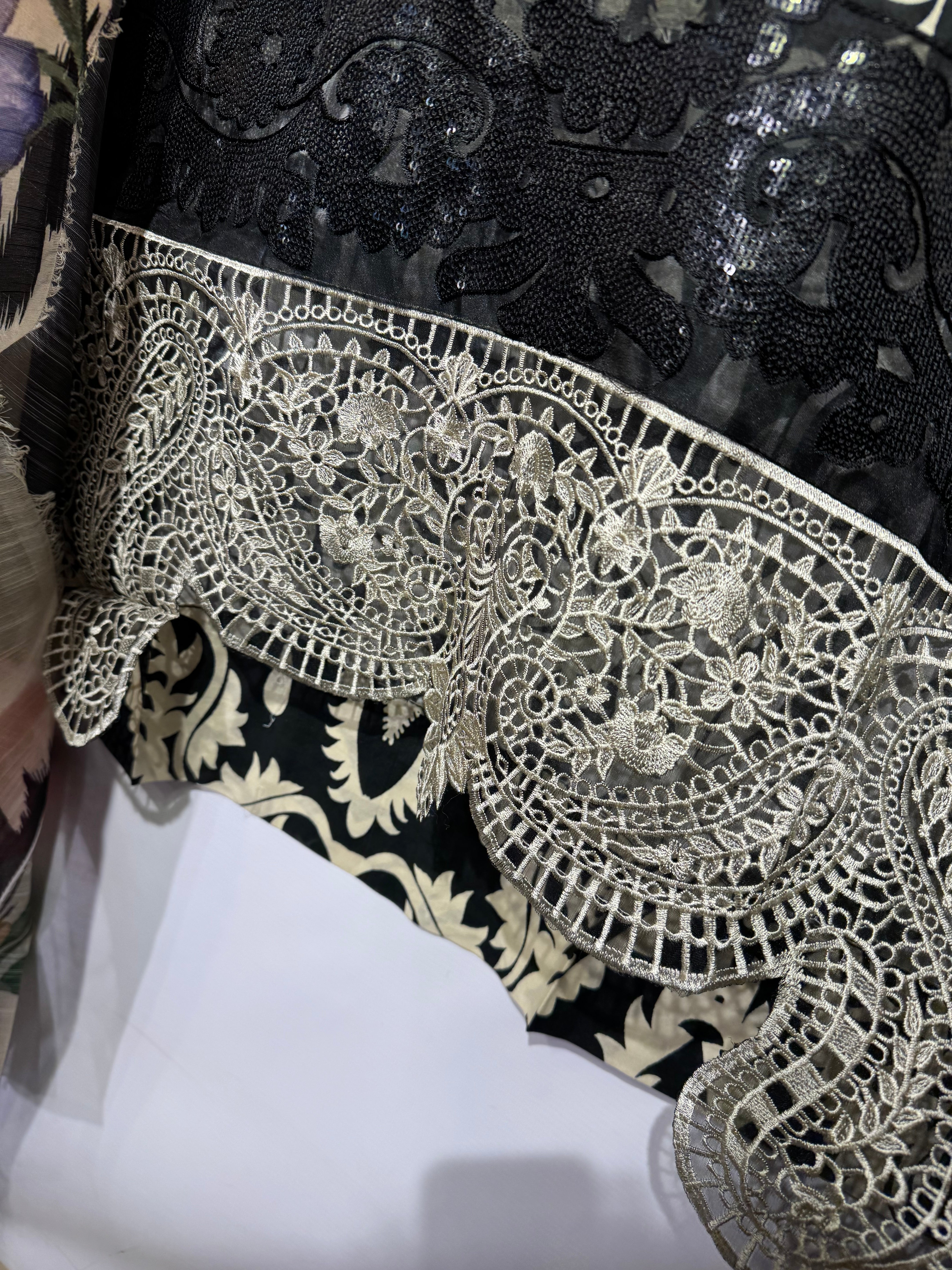 Original Maria B pure Lawn cut worked🧵3 pcs with Digital print monar dupatta 👗