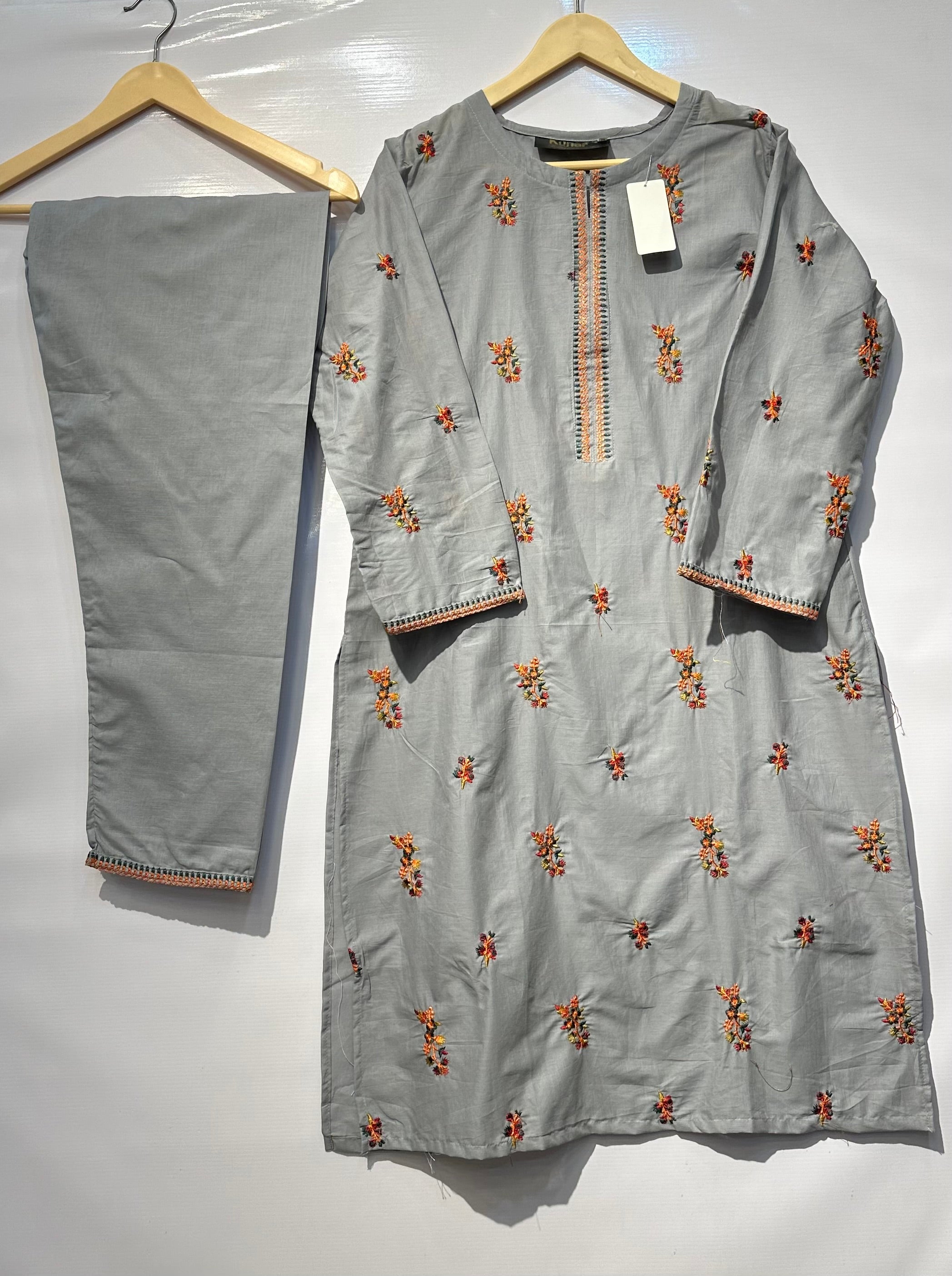 Floral embroidered cotton-Lawn 2 pcs 👗