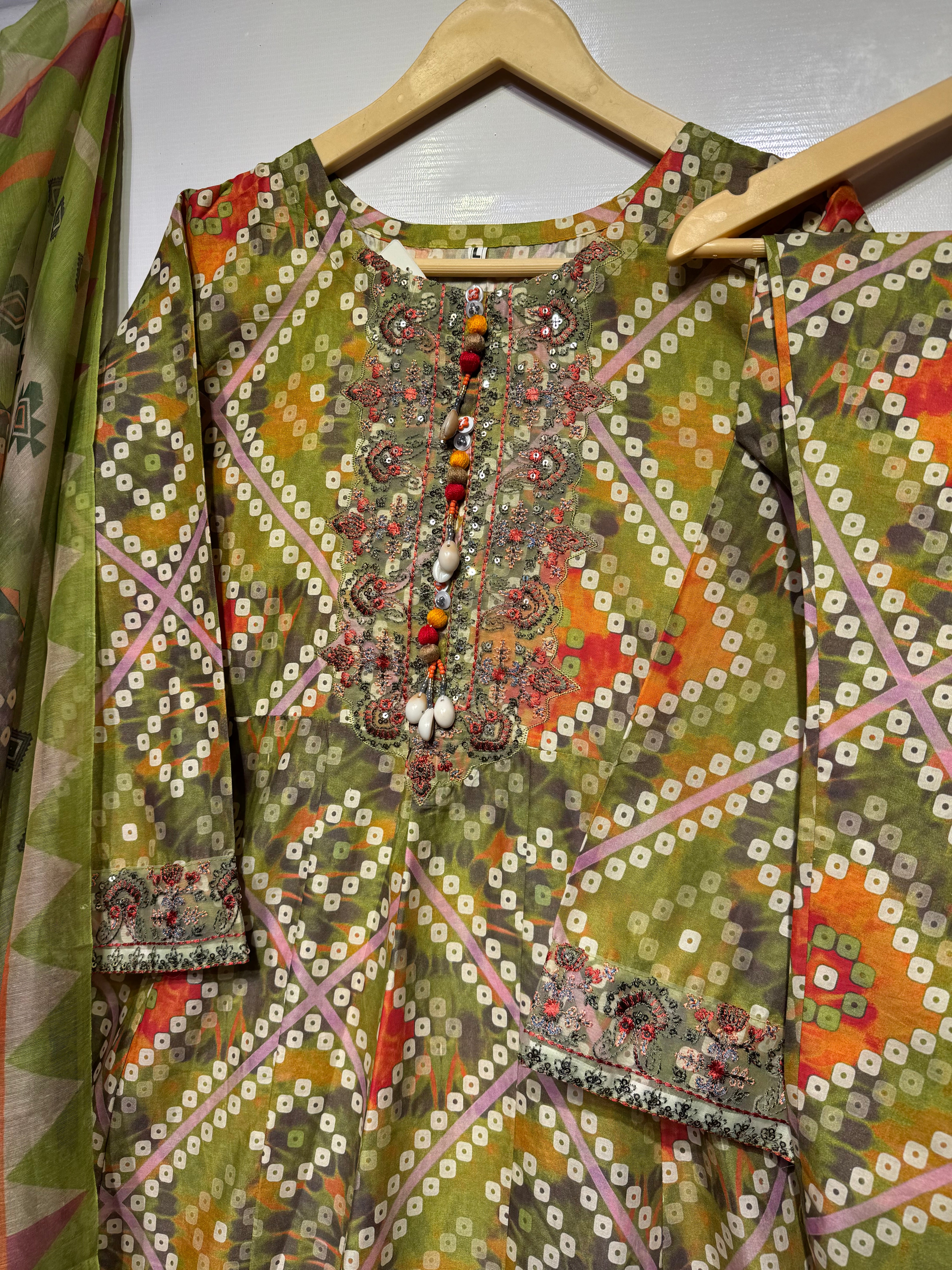Pure Lawn chunri printed long frocks with elegant Bareeze embroidered🧵neckline & daman along with digital print dupatta & trouser 👗