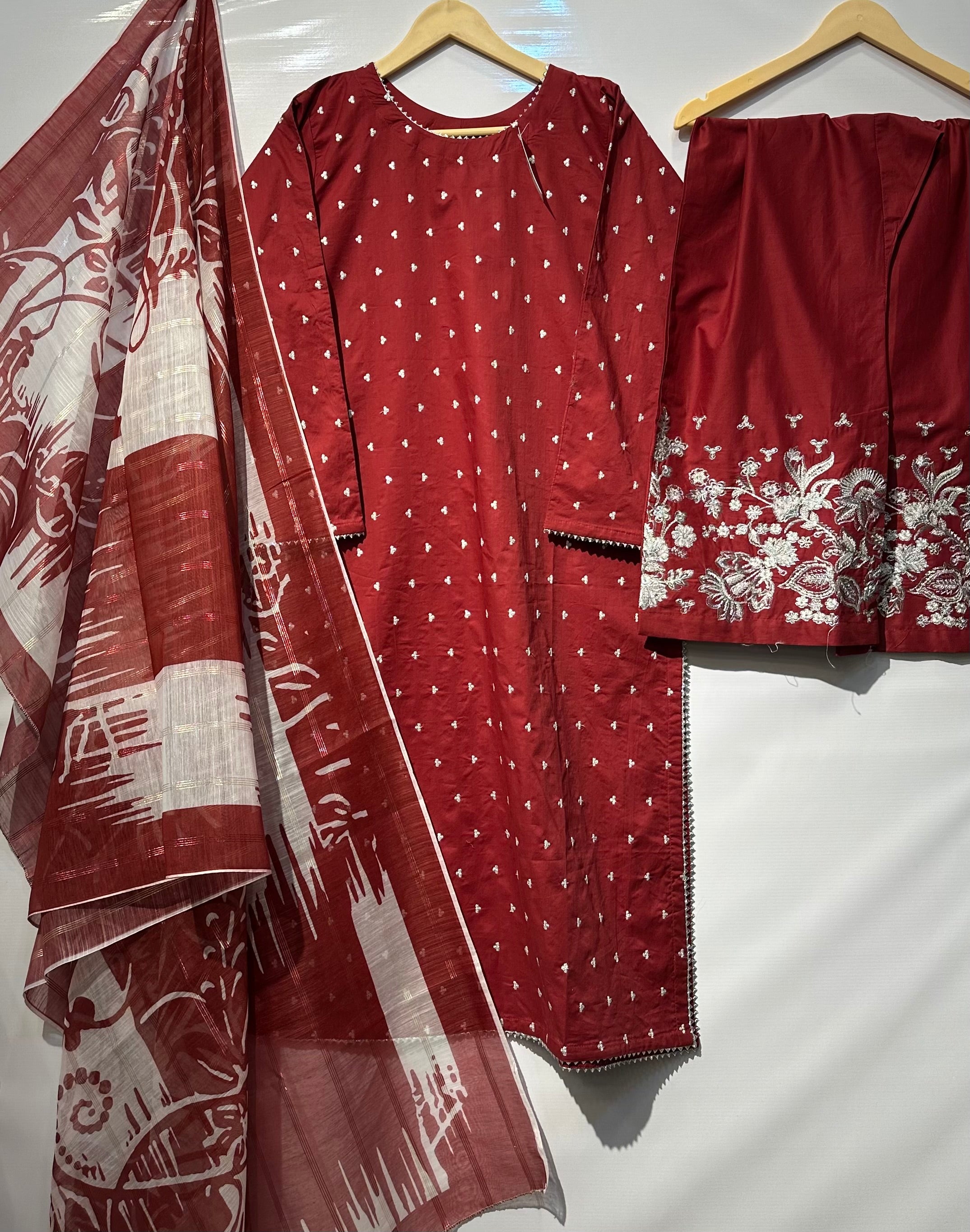 🔥Minimal tilla embroidered 3 pcs dress on cotton-Lawn🔥