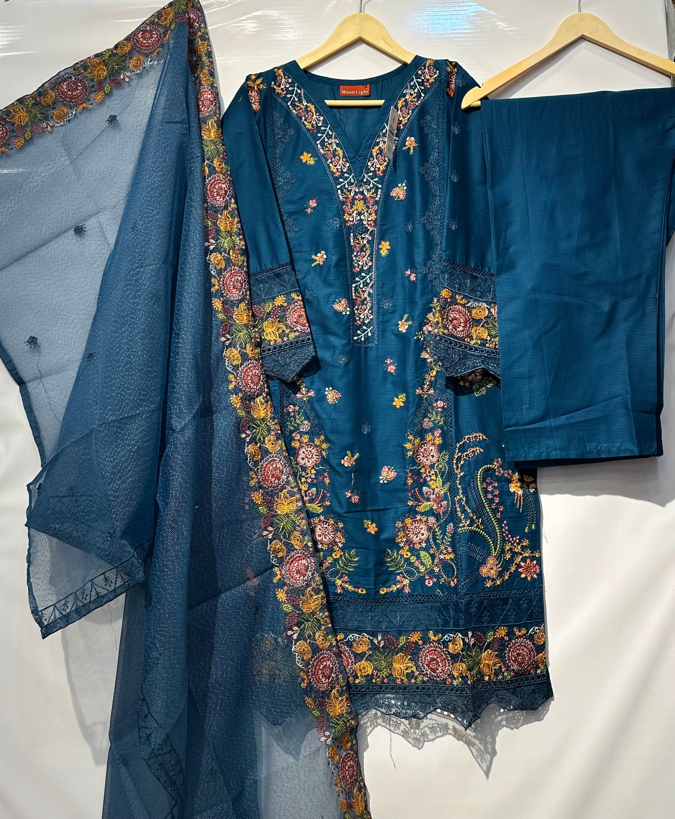 Fully thread embroidered🧵premium cotton-Lawn 3 pcs 👗