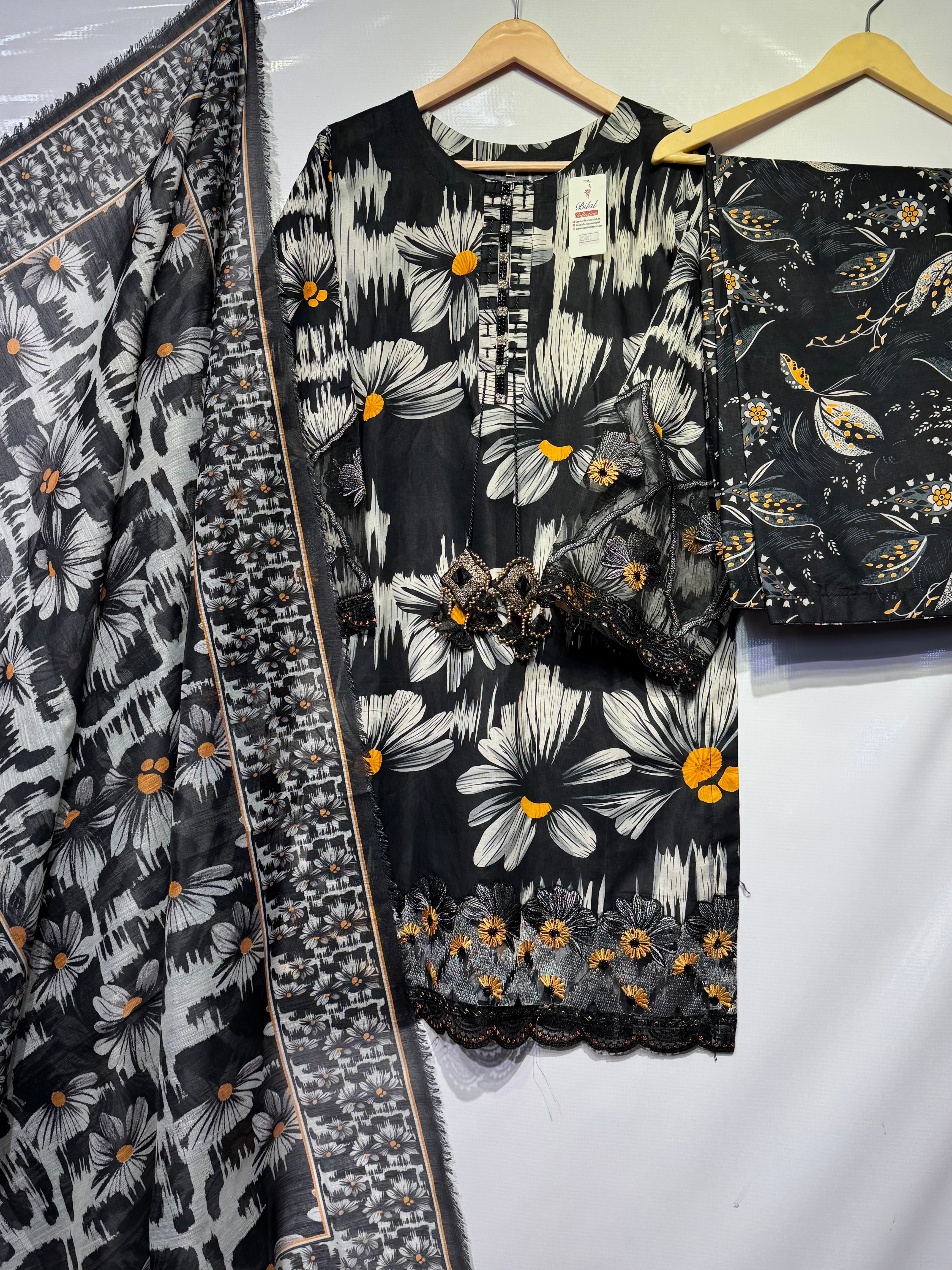 Floral printed with floral embroidered🧵sleeves & daman pure cotton 3 pcs dress 👗