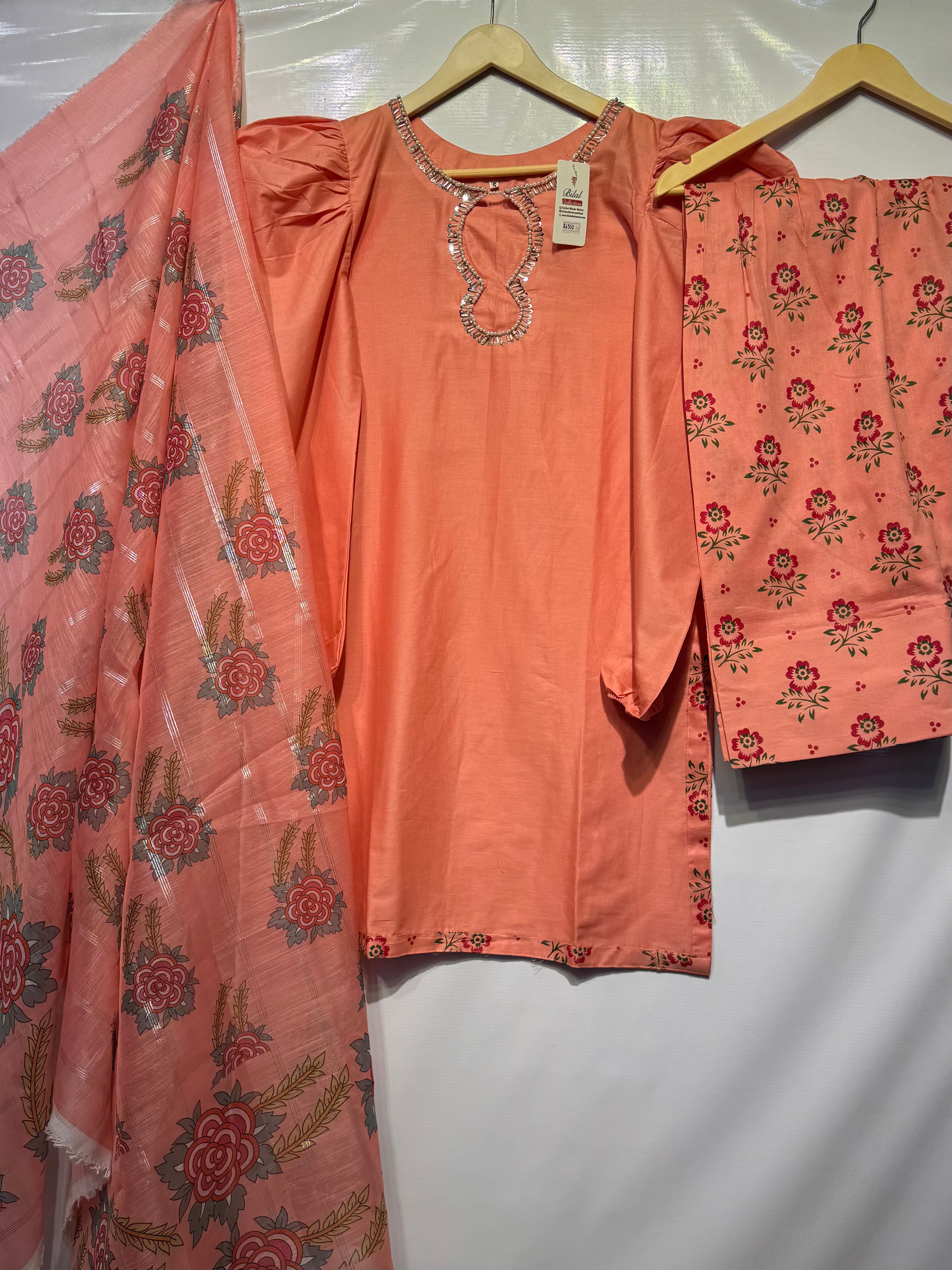 Puff style shirt with hand embellished🧵neckline, digital printed monar dupatta & Printed Farshi Shalwar 3 pcs dress 👗