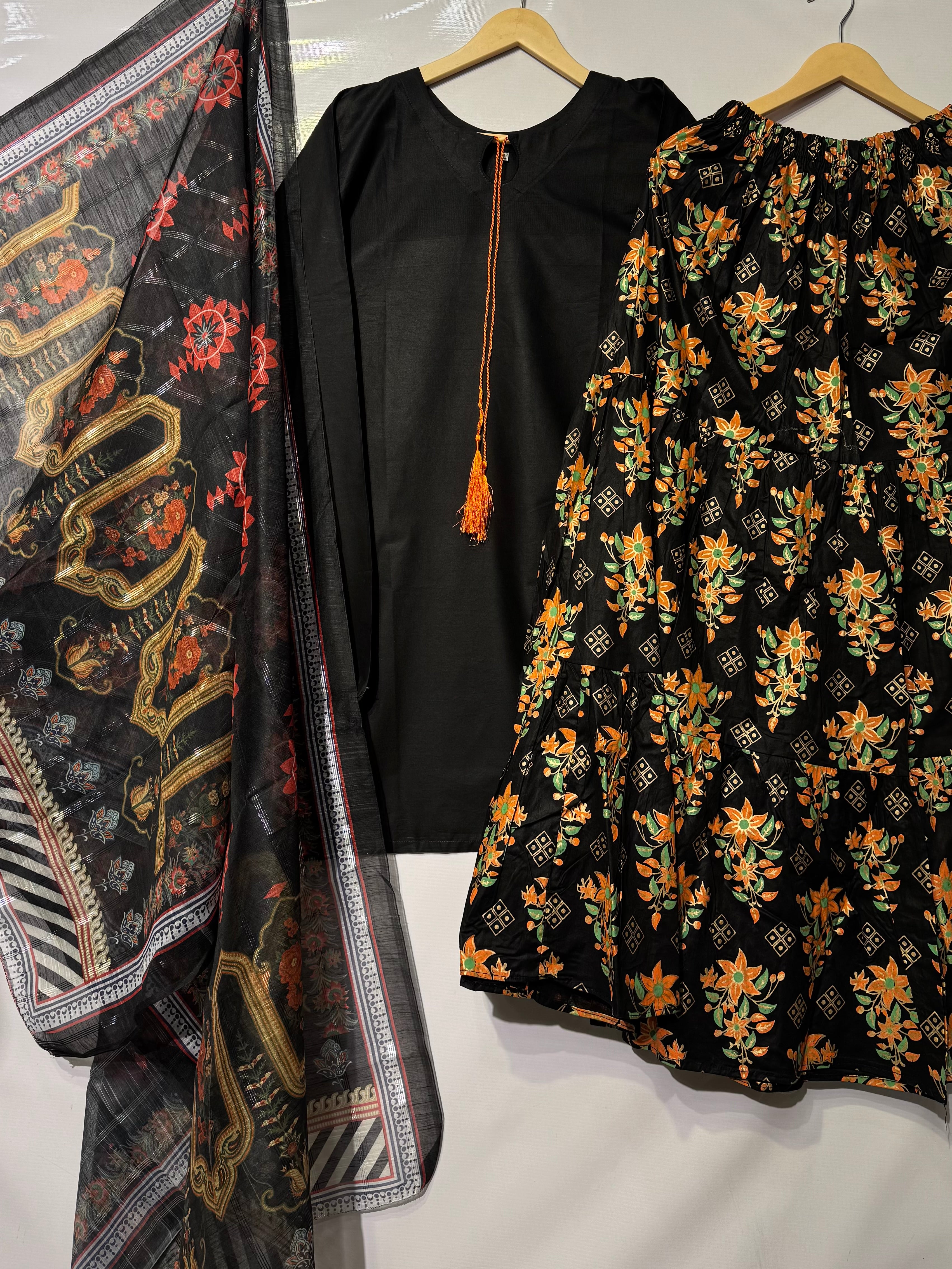 🔥Chunnat sleeves shirt along with massive flaired gharara 3 pcs🔥