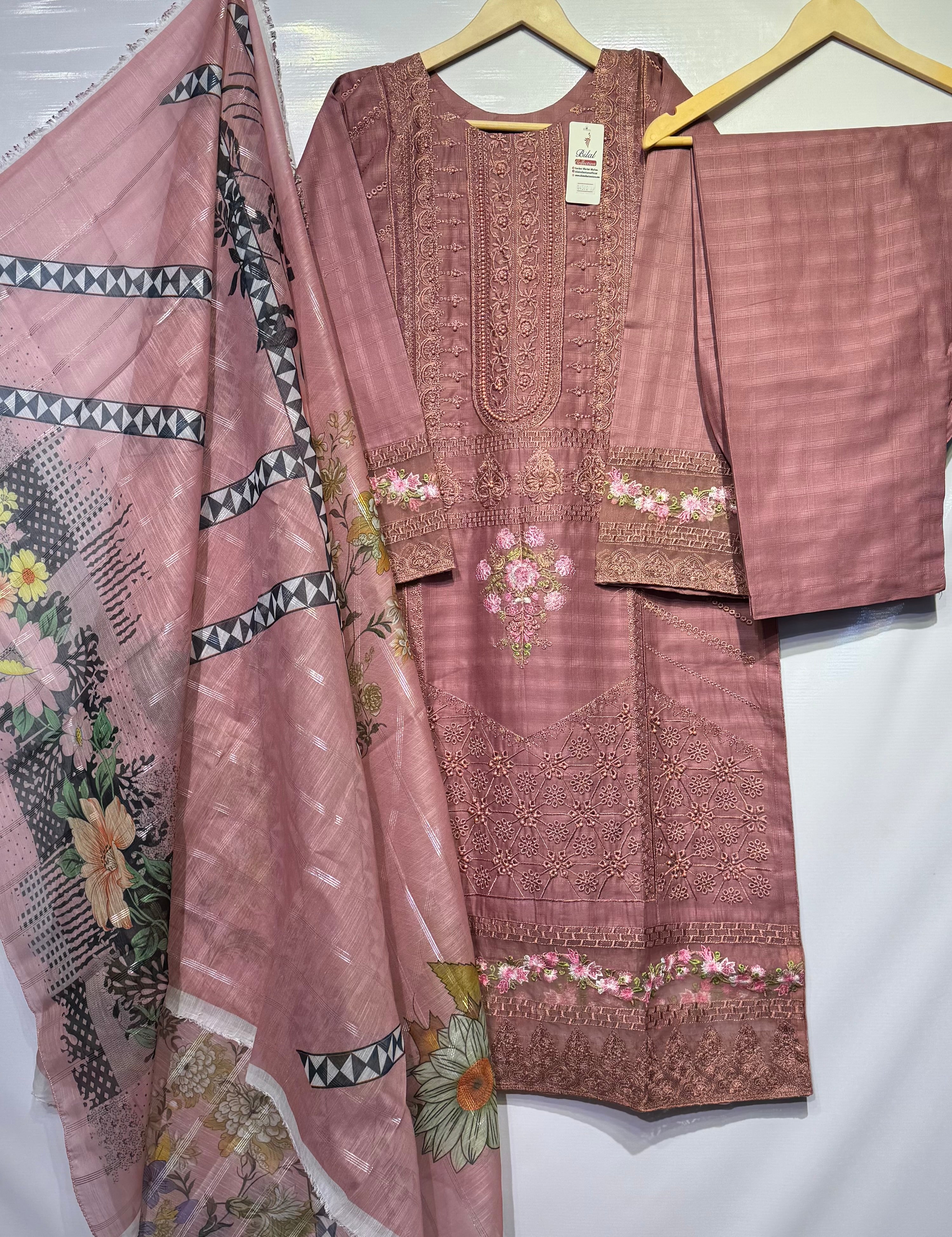 Beats+dhaga+schiffli chickankari embroidered🧵cotton Lawn 3 pcs👗