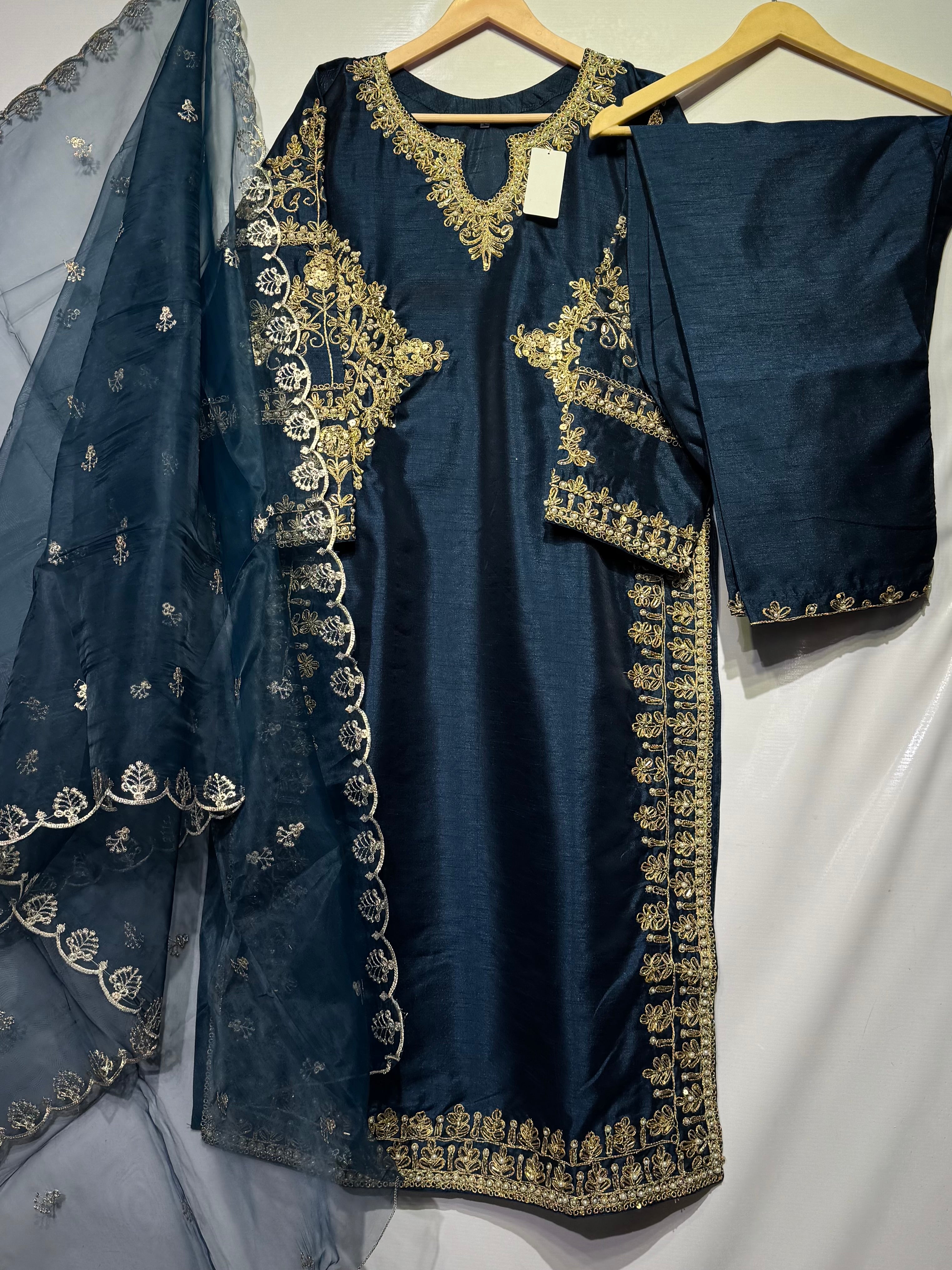 Double Tone Raw silk handmade Adda with beats work🧵shirt & trouser along with embroidered dupatta 👗