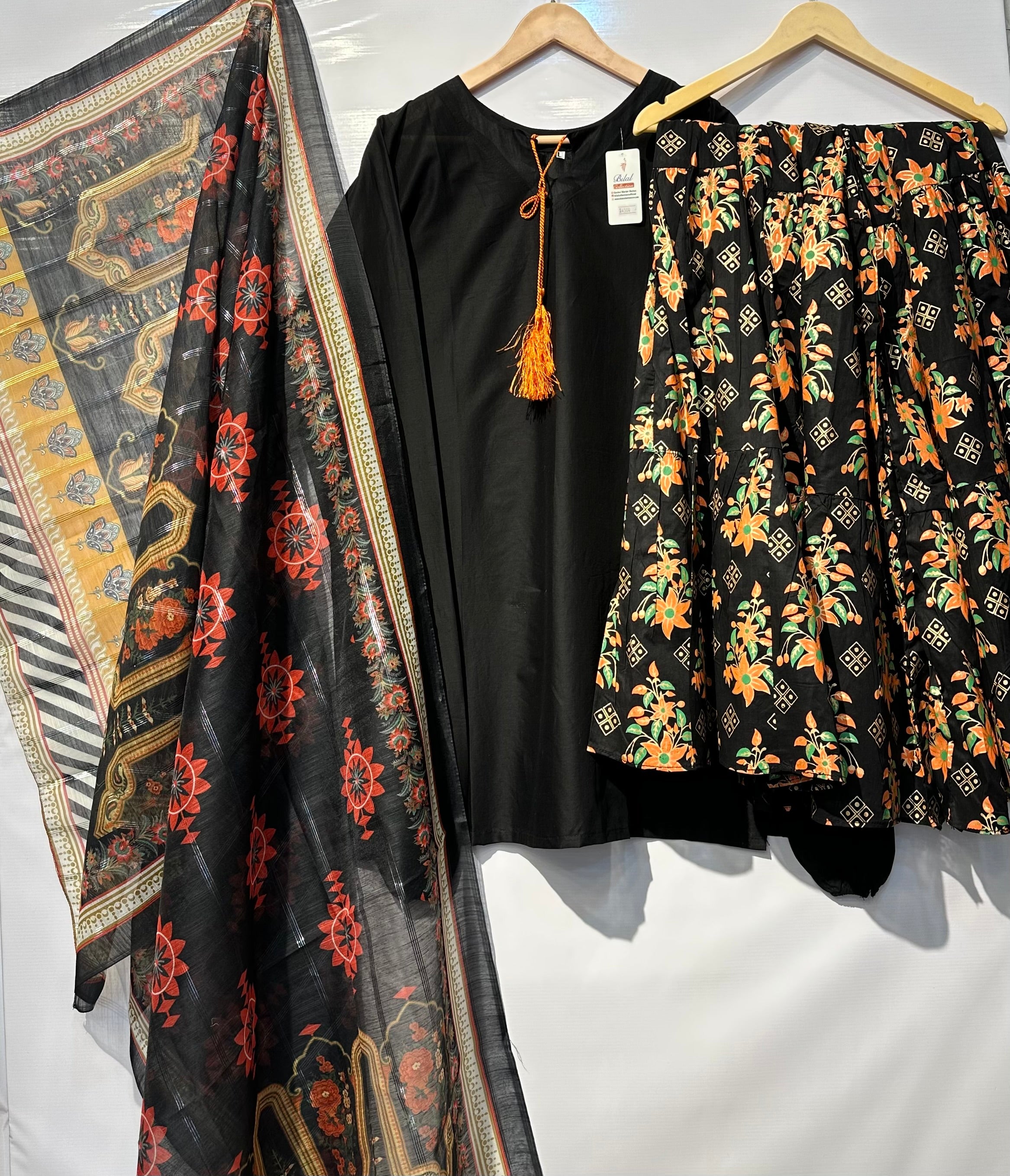 🔥Chunnat sleeves shirt along with massive flaired gharara 3 pcs🔥