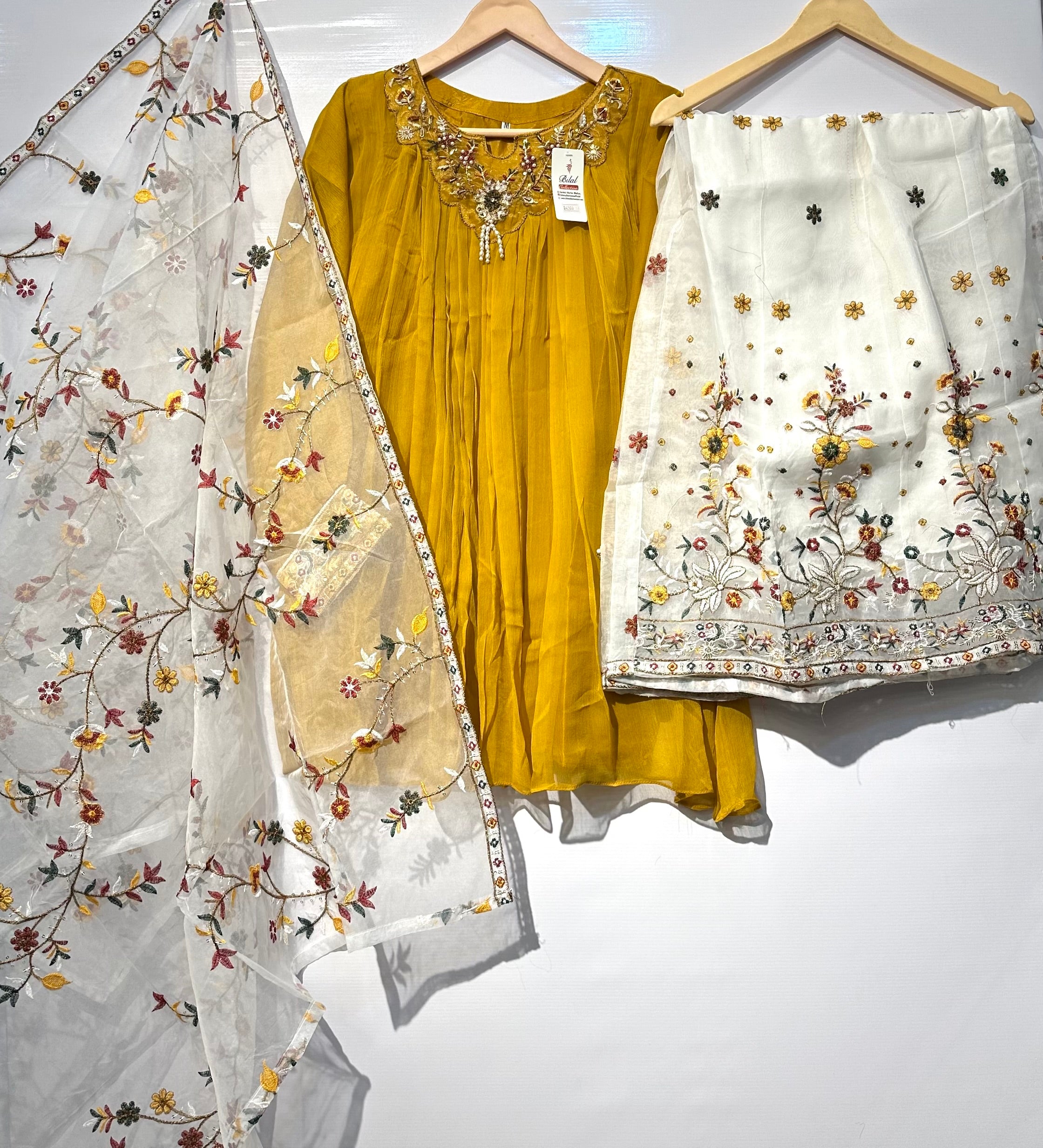 Crinkle chiffon hand embellished🧵short frock with gharara & dupatta 3 pcs 👗