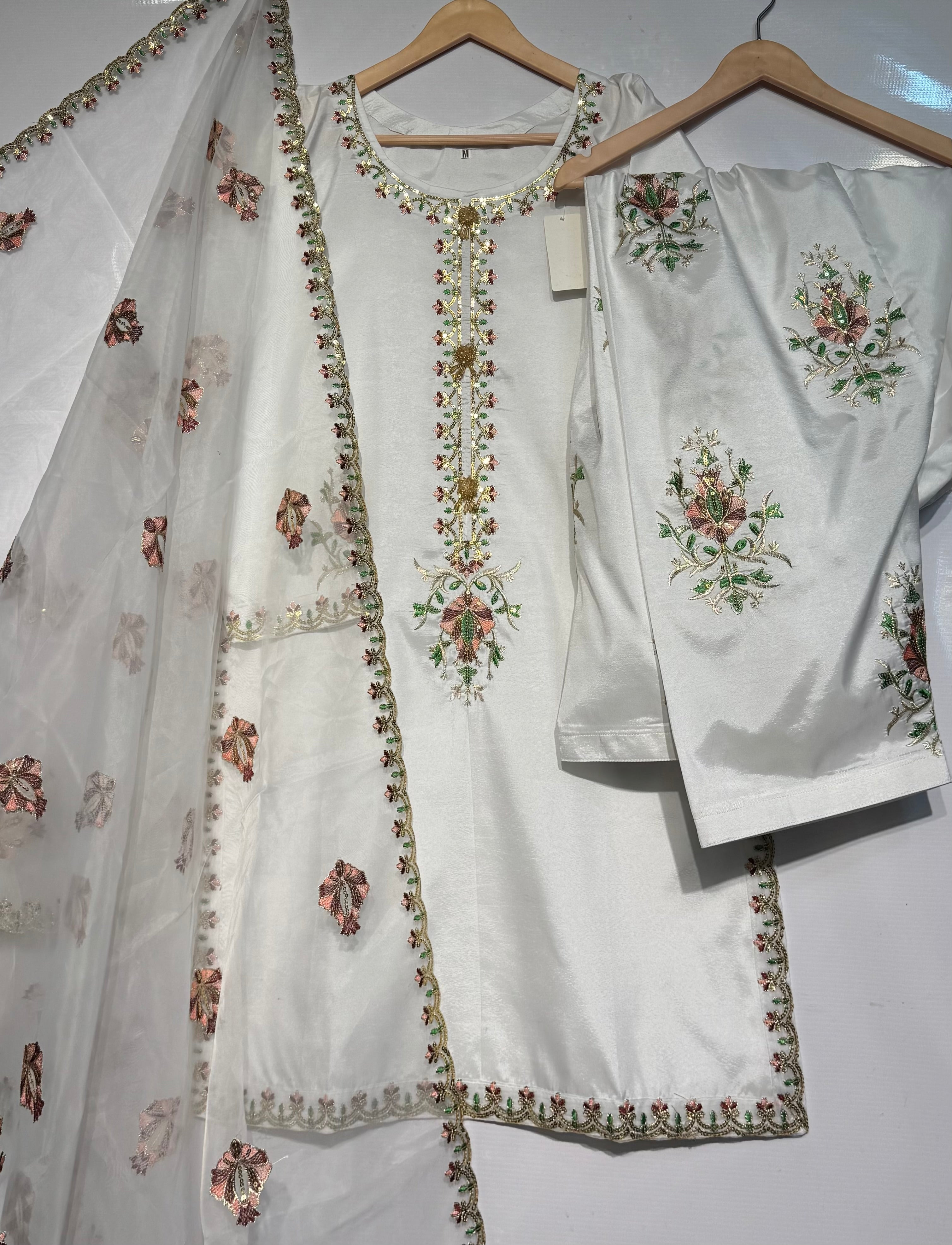 Pure sheesha Silk sequence dhaga embroidered🧵farshi shalwar 3 pcs dress✨