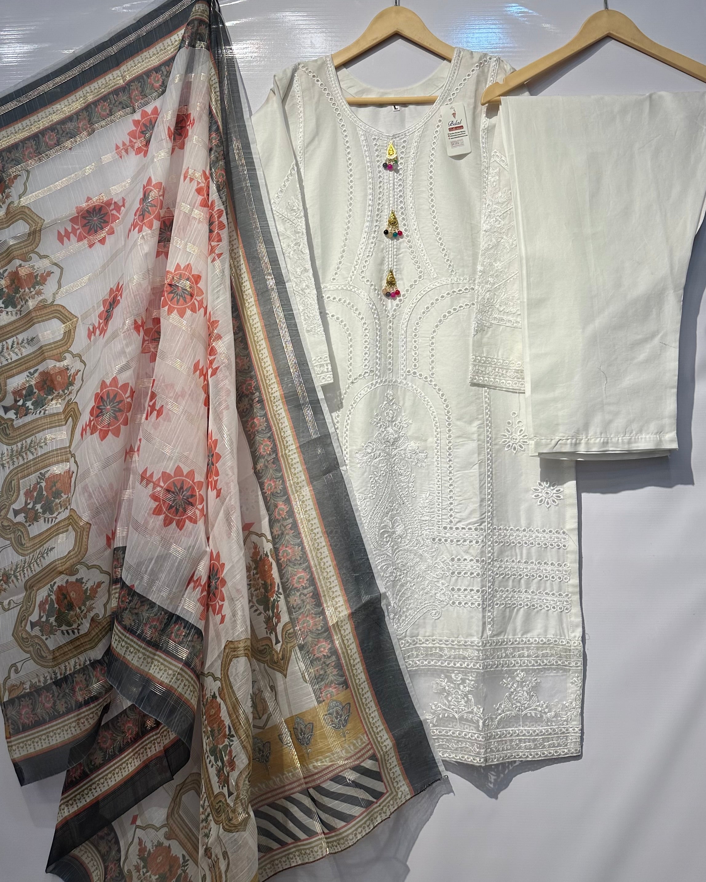 Schiffli Chikankari boring embroidered🧵cotton Lawn shirt with printed dupatta & trouser 👗