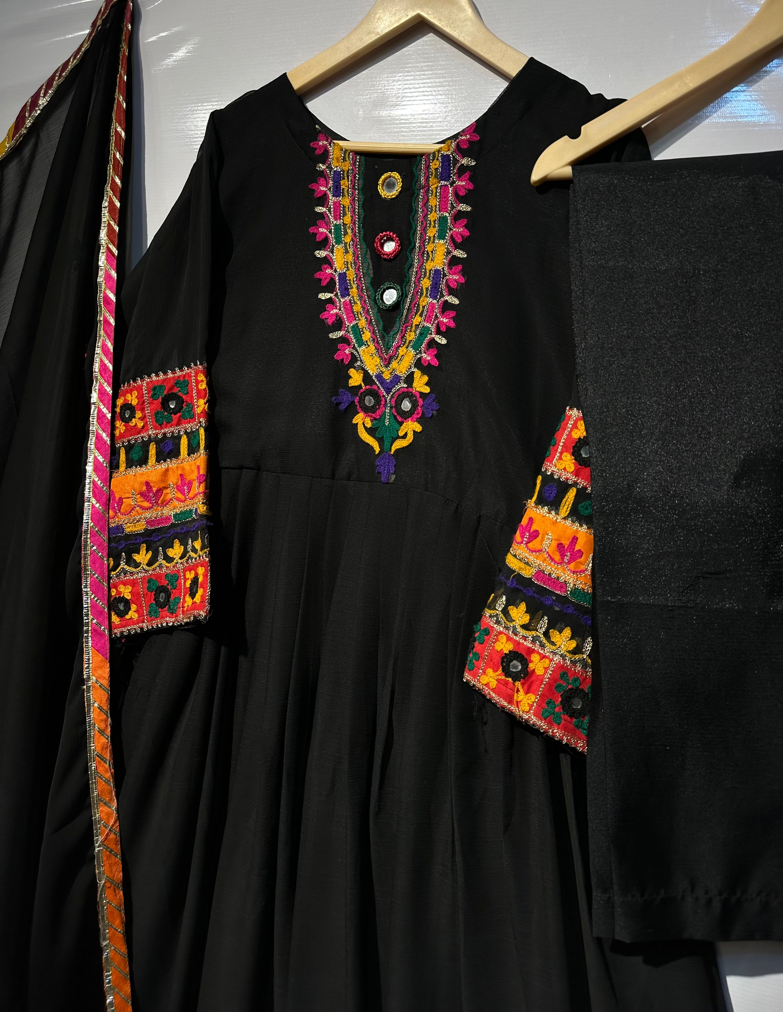 Handmade Style multi Resham dhaga embroidered🧵maxi 3 pcs 👗