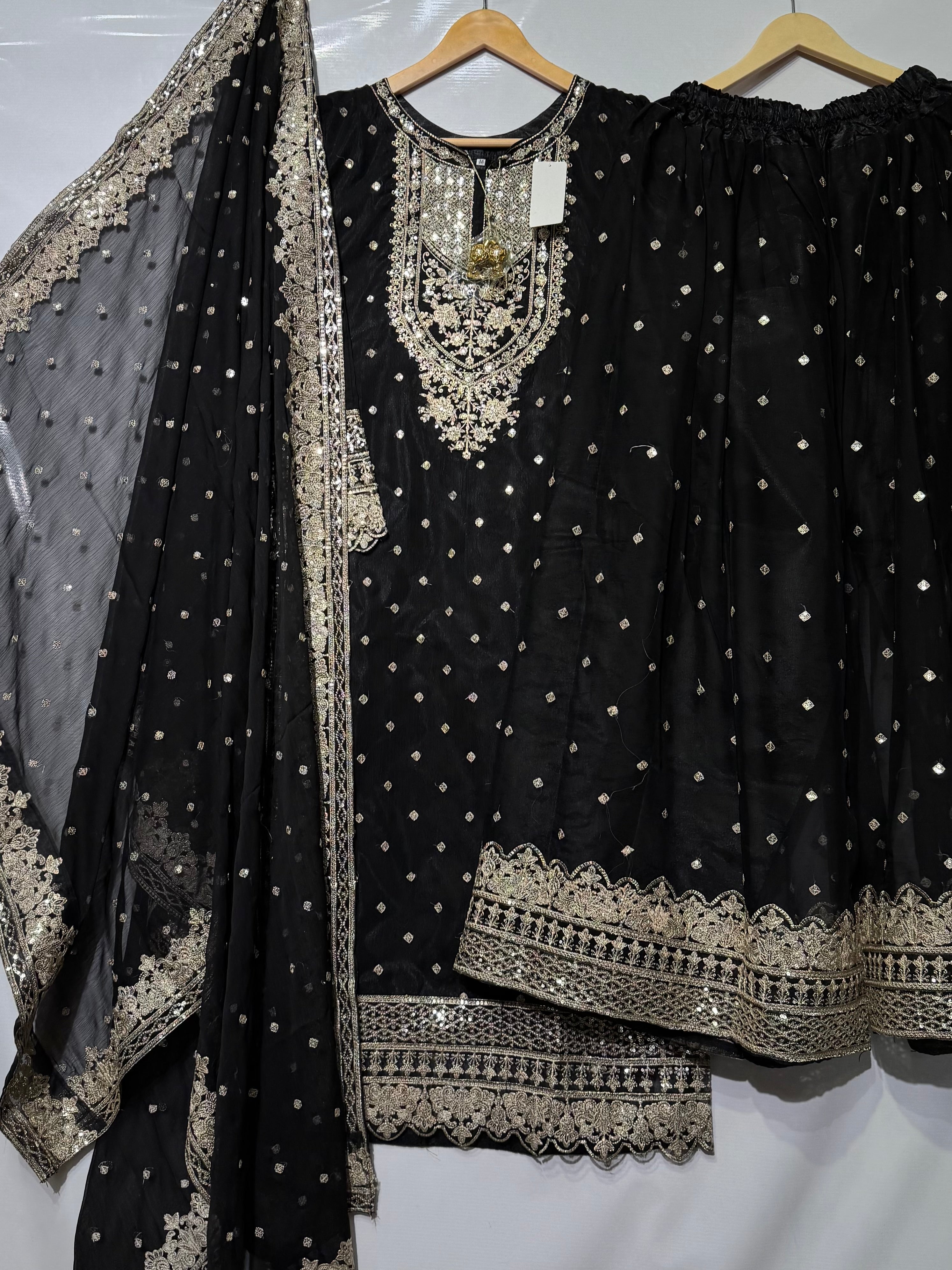 Fully heavy front back bareeze sequence tilla embroidered🧵3 pcs dress Along with 4 side bordered heavy dupatta & massive flapper gharara 🔥