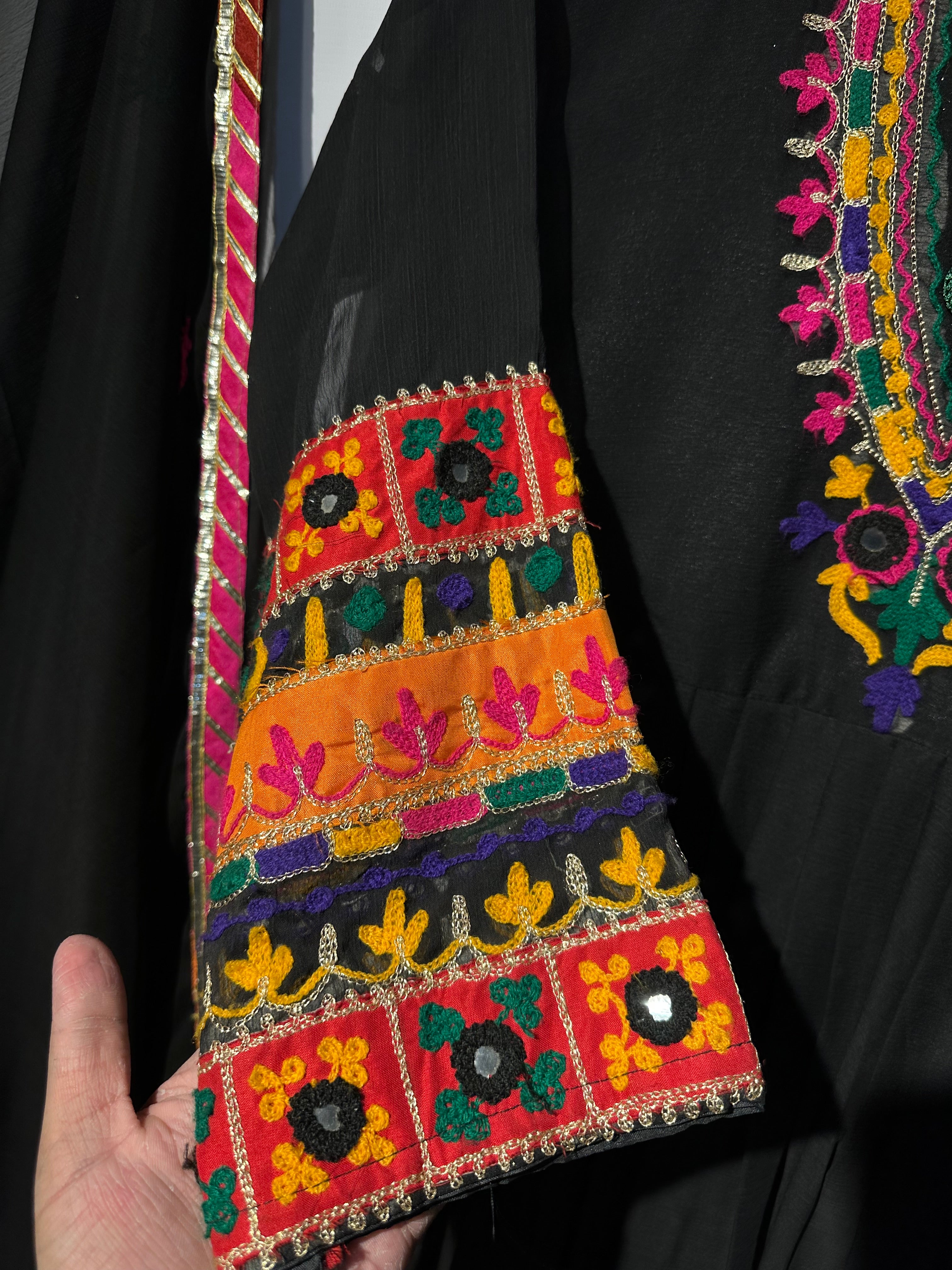 Handmade Style multi Resham dhaga embroidered🧵maxi 3 pcs 👗