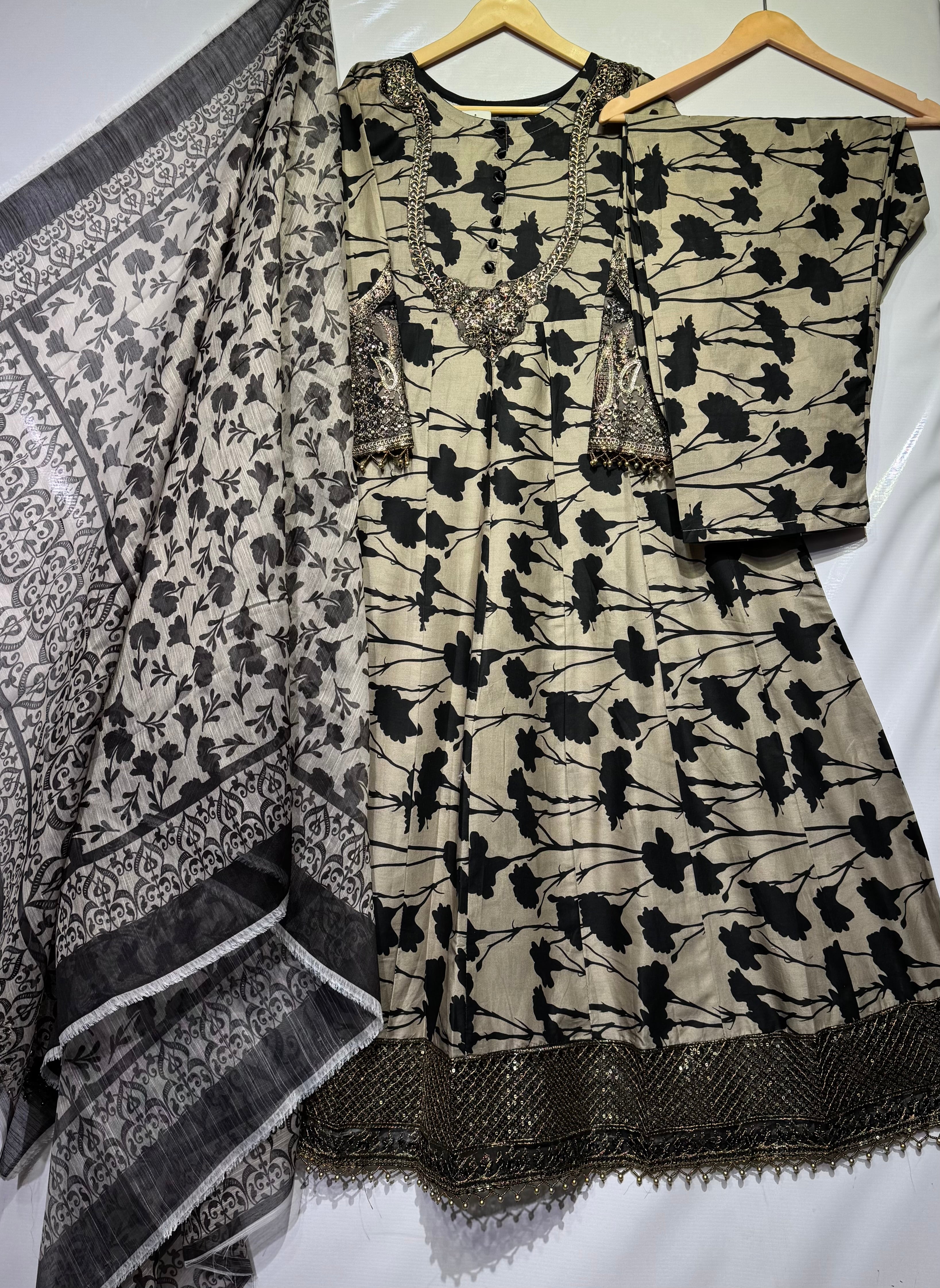 🔥 EID’s pure malai Lawn frock along with bareeze embroidered🧵necklein,sleeves & daman, digital monar dupatta & pure Lawn trouser 🔥