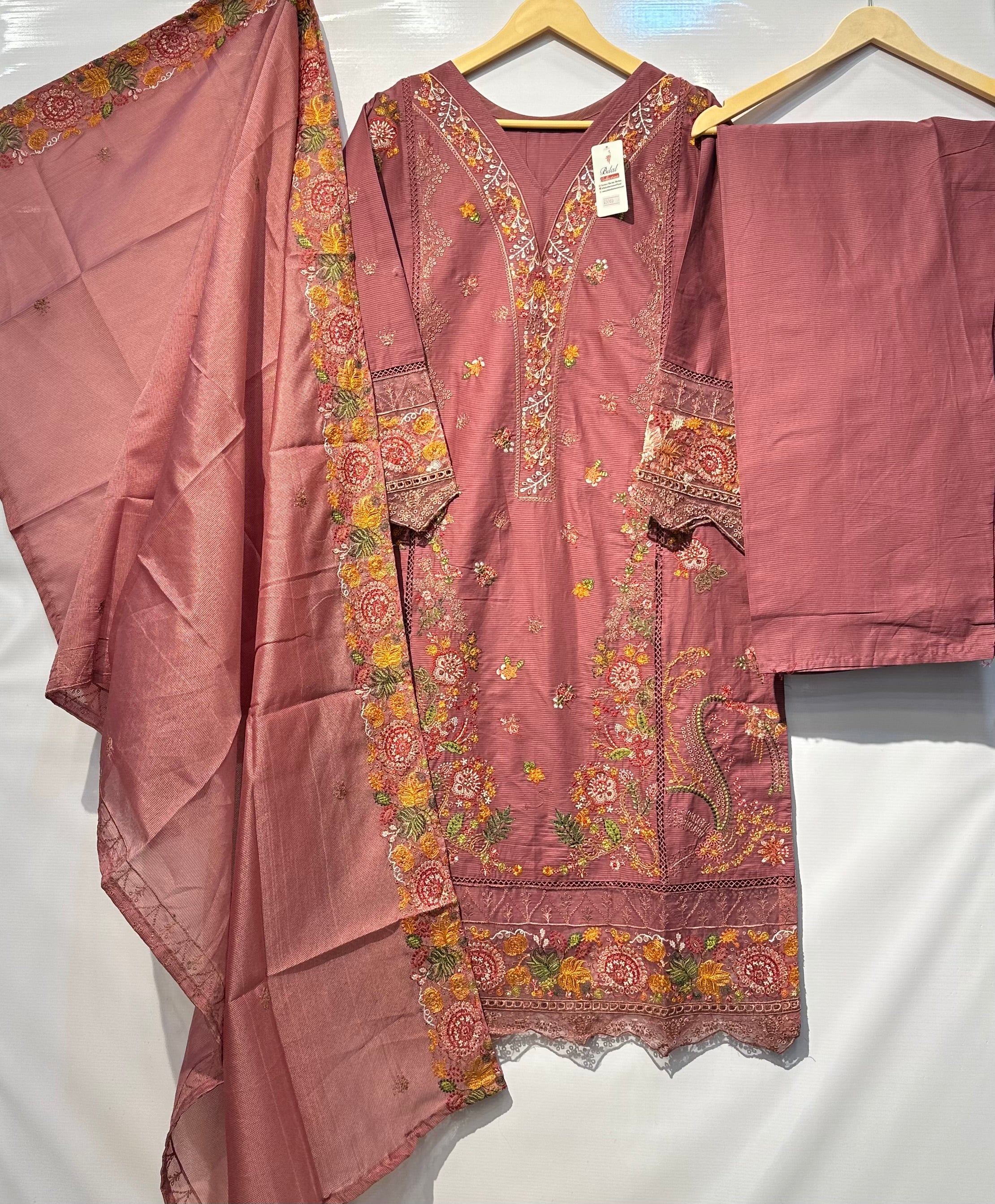 Fully thread embroidered🧵premium cotton-Lawn 3 pcs 👗