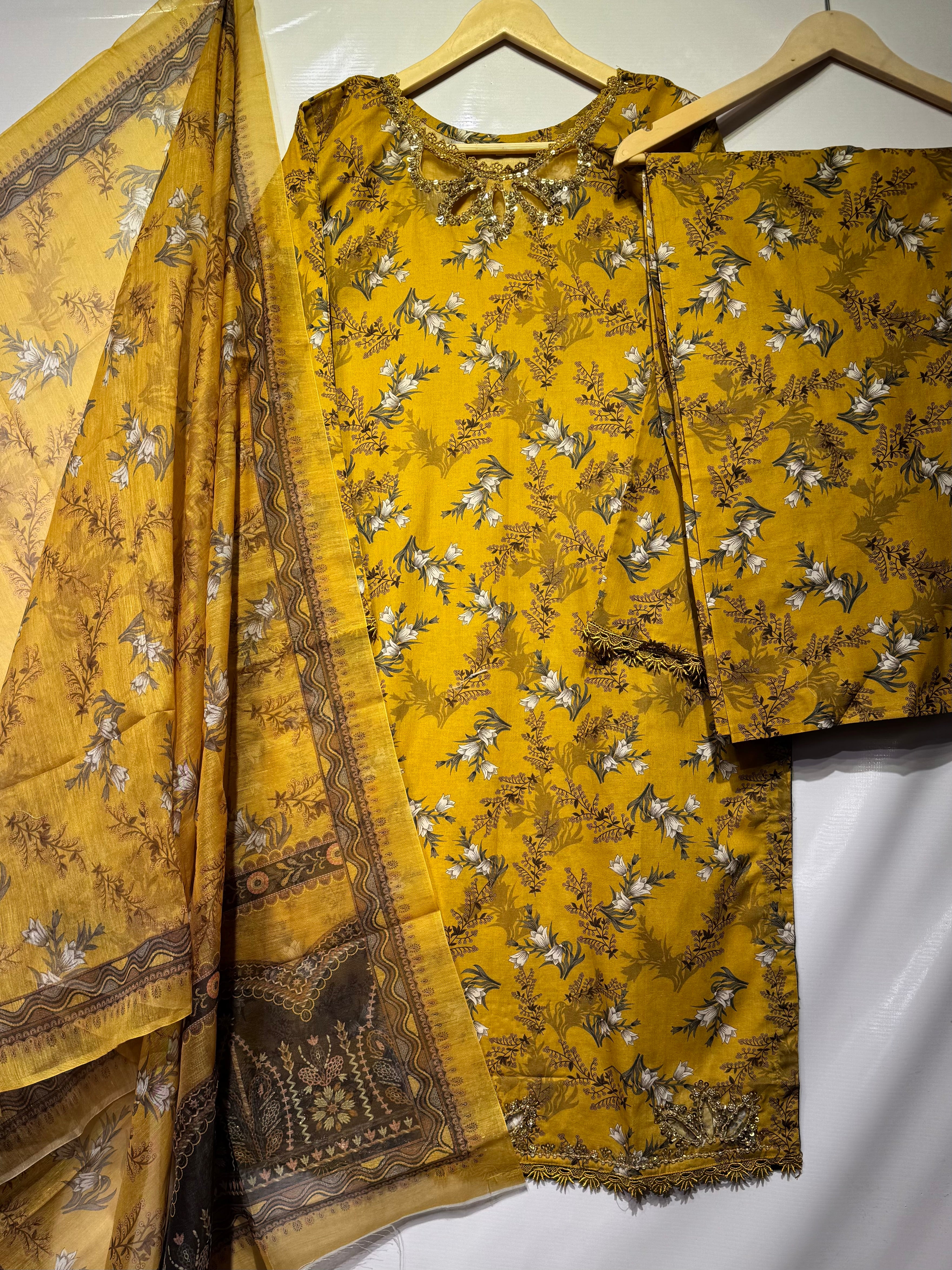 Pure original branded Lawn floral printed long shirt with handmade cut worked neckline & daman🧵, digital swiss monar dupatta & pure lawn trouser 👗