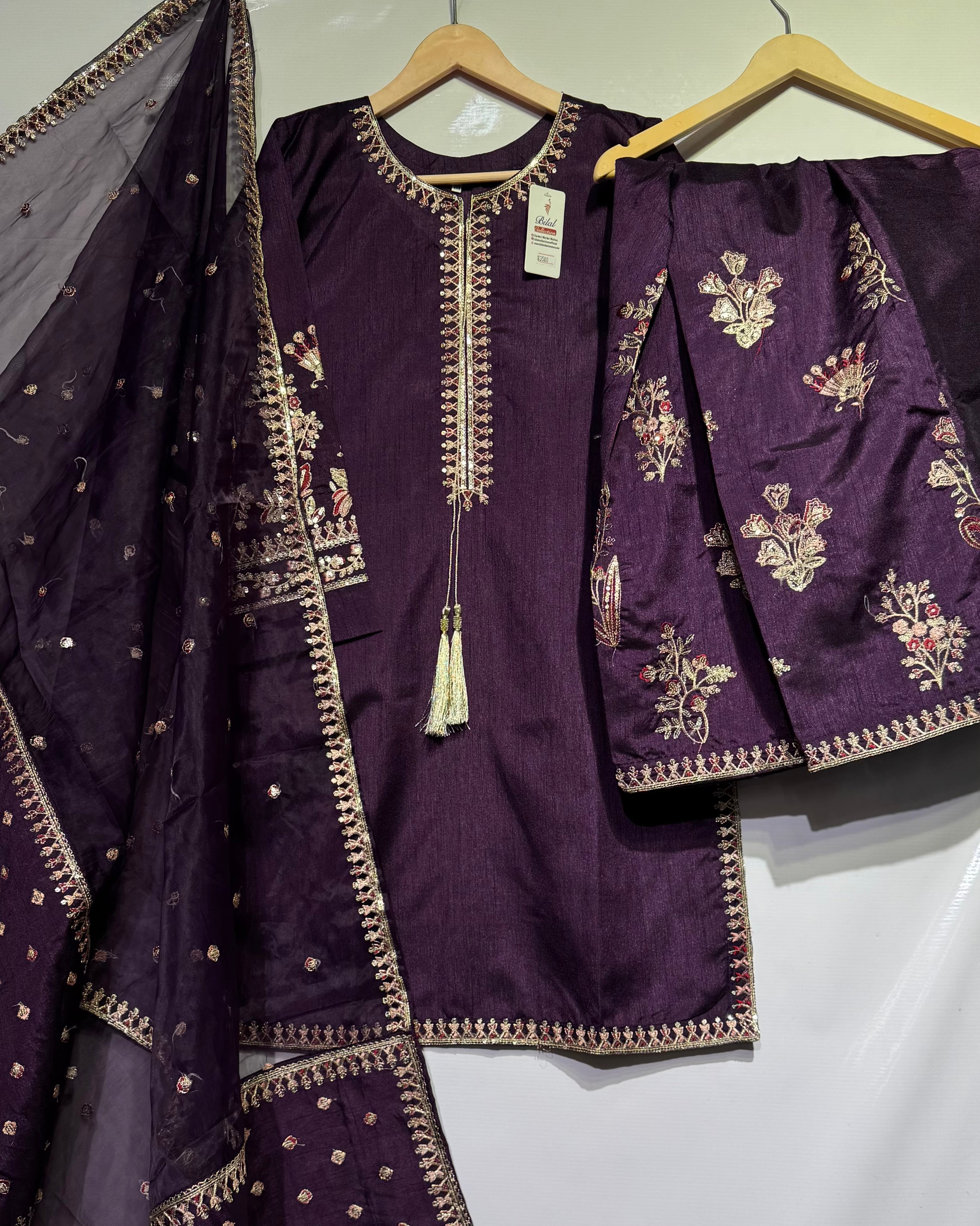 Double tone Raw silk bareeze embroidered🧵with farshi shalwar 3 pcs dress 👗