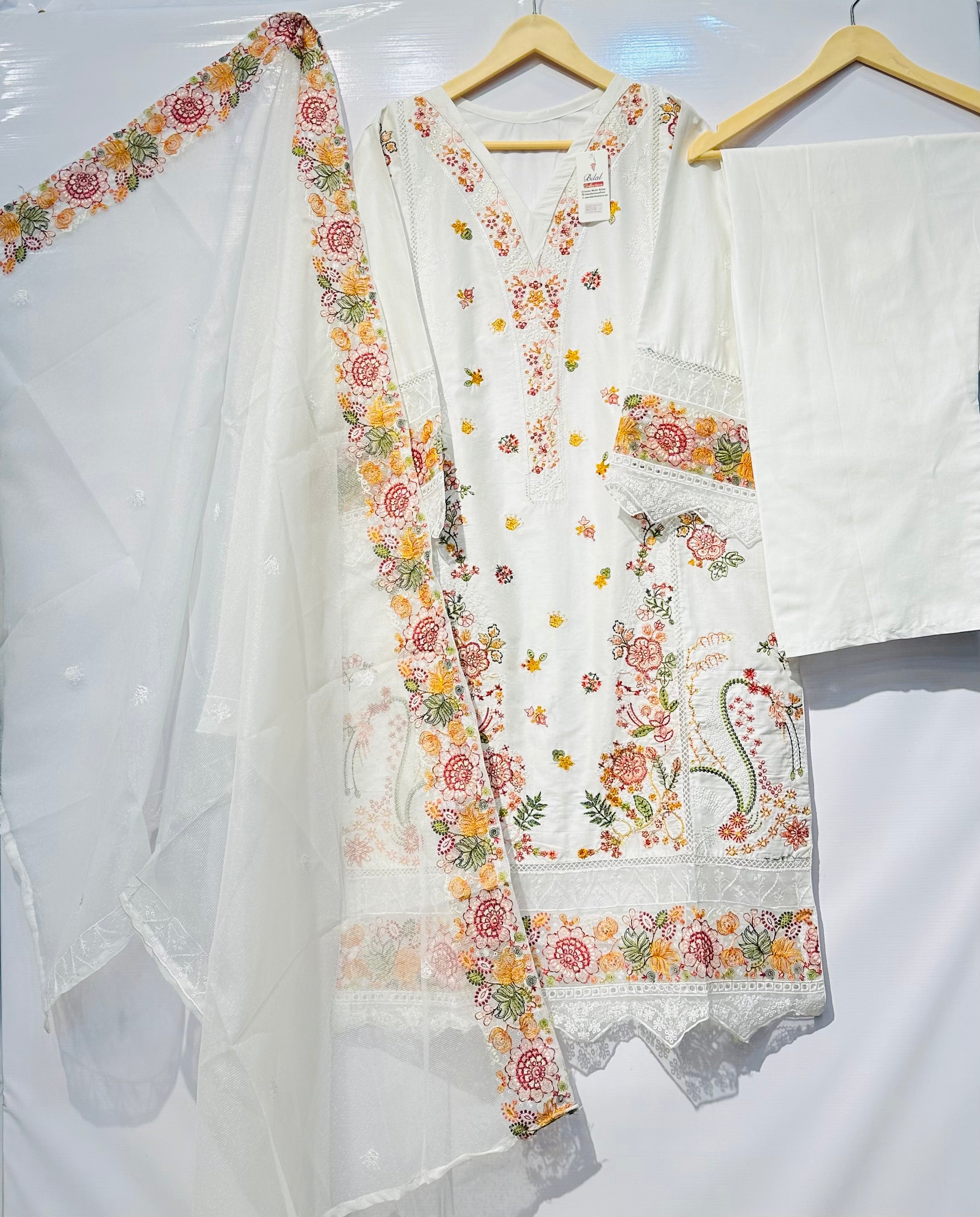 Fully thread embroidered🧵premium cotton-Lawn 3 pcs 👗