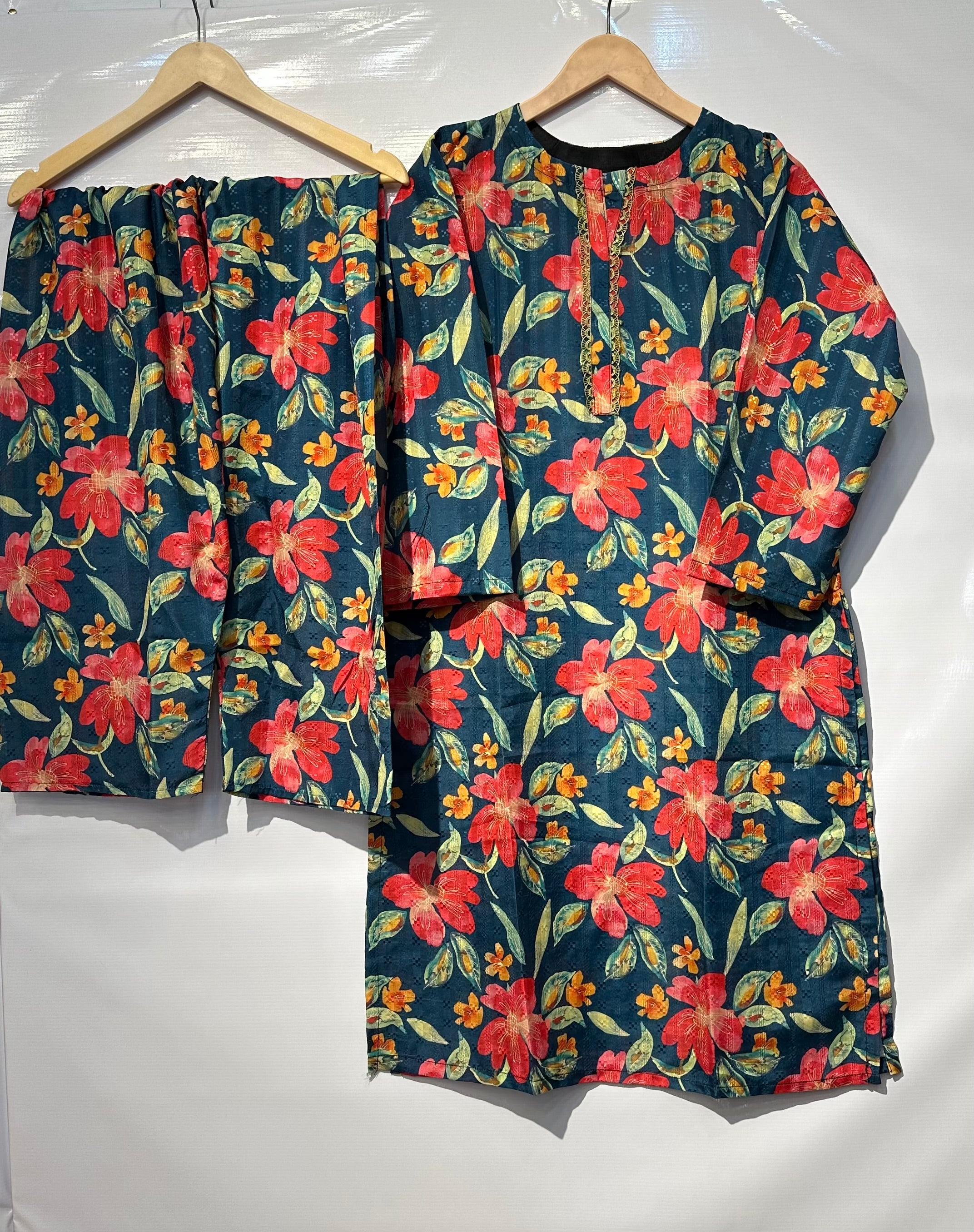 Soft floral printed Lawn 2 pcs dresses 👗