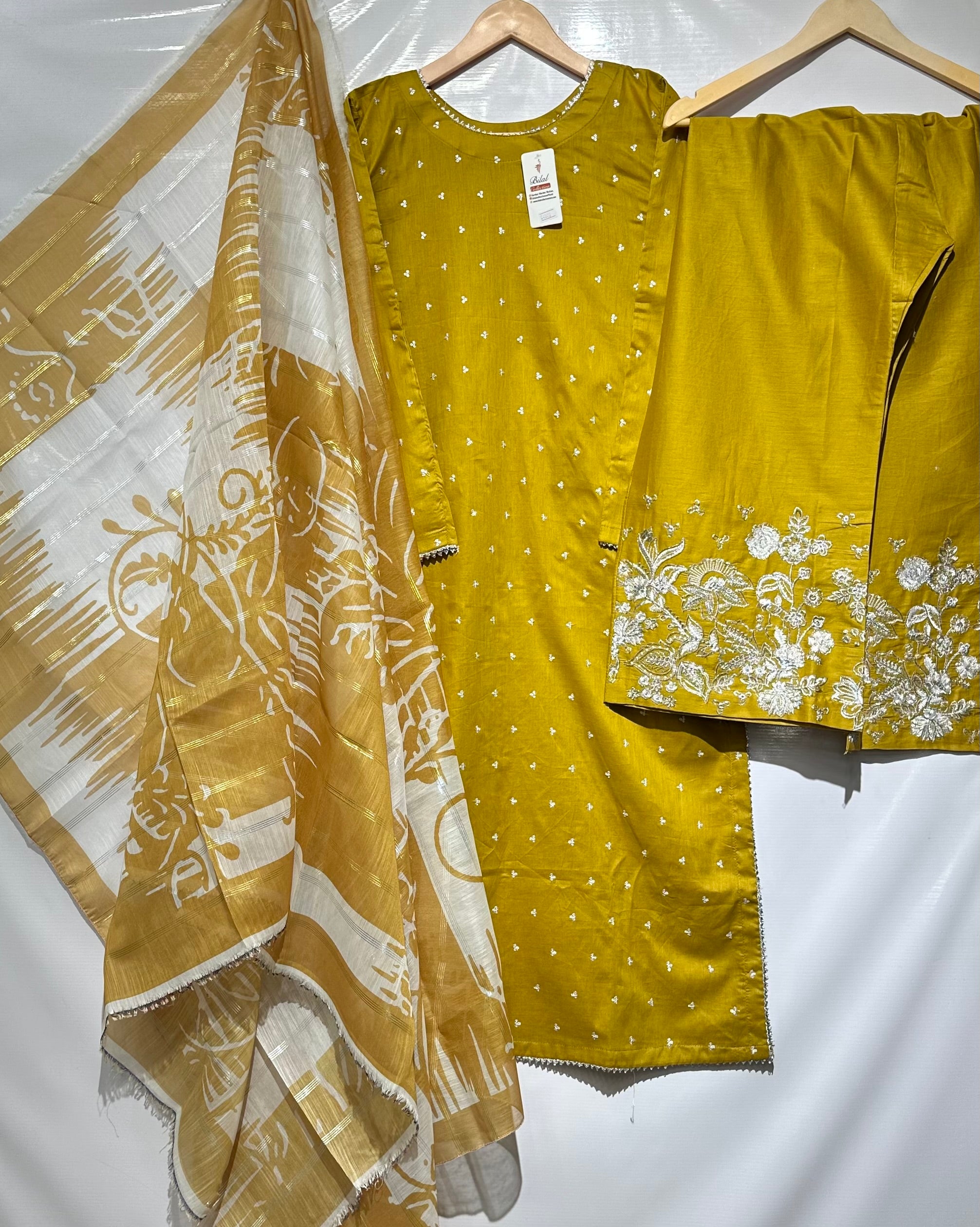 Minimal tilla embroidered🪡long shirt with printed dupatta & embroidered plaso👗