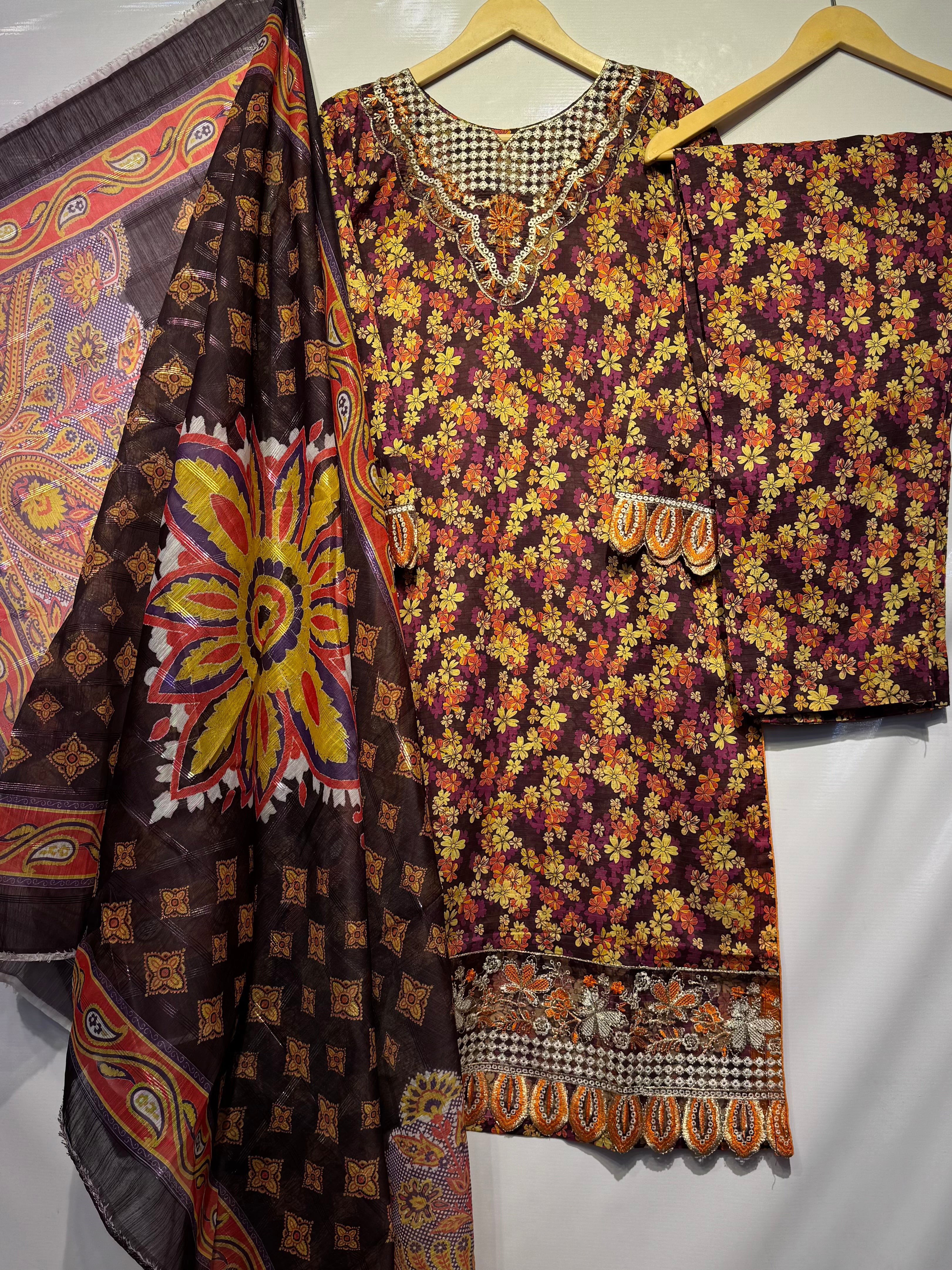 Pure bana Dora Lawn with tilla+dhaga embroidered🧵gala daman & Printed ...