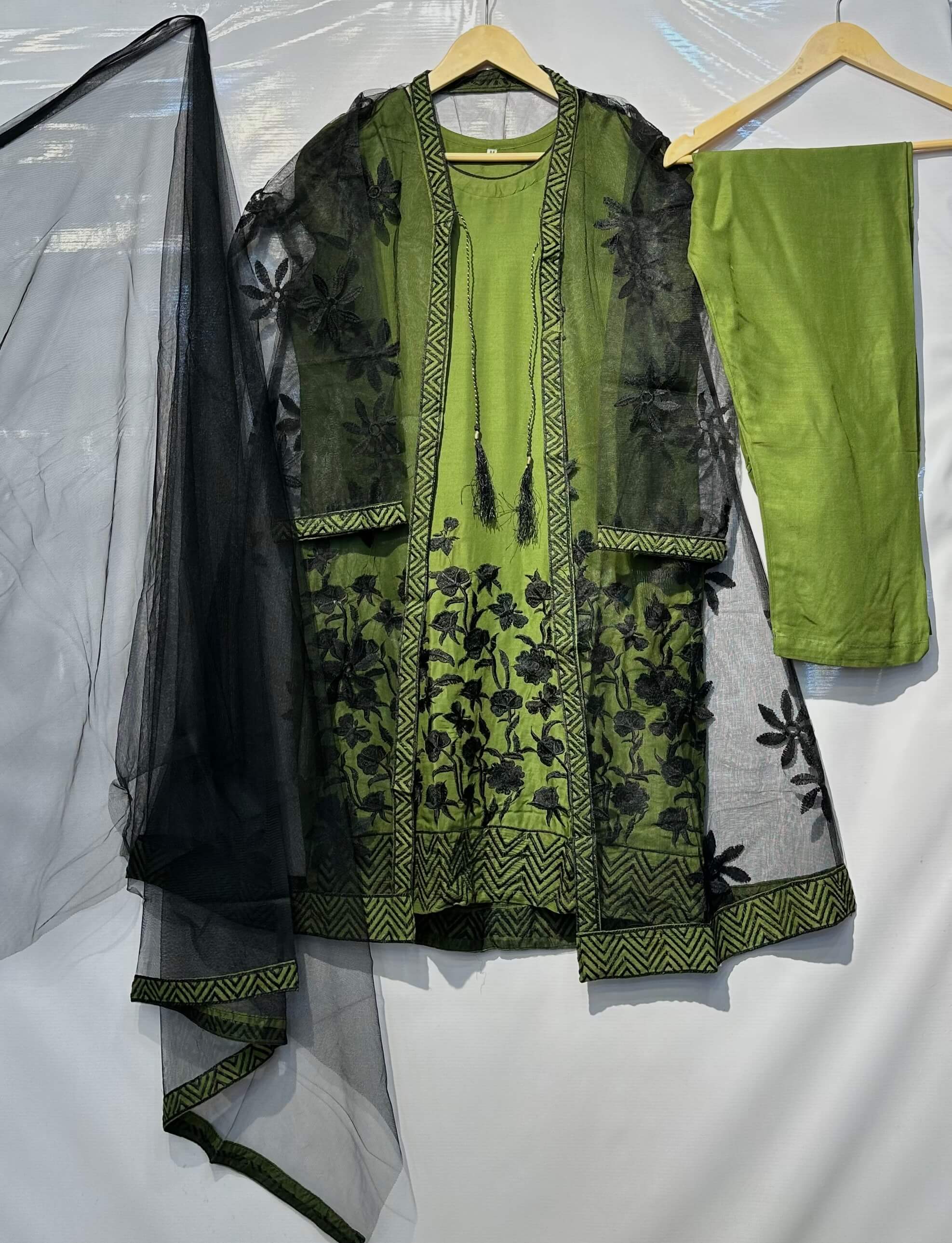 Pakka tanka embroidered🧵shirt with embroidered gown, Staller & Trouser 🔥