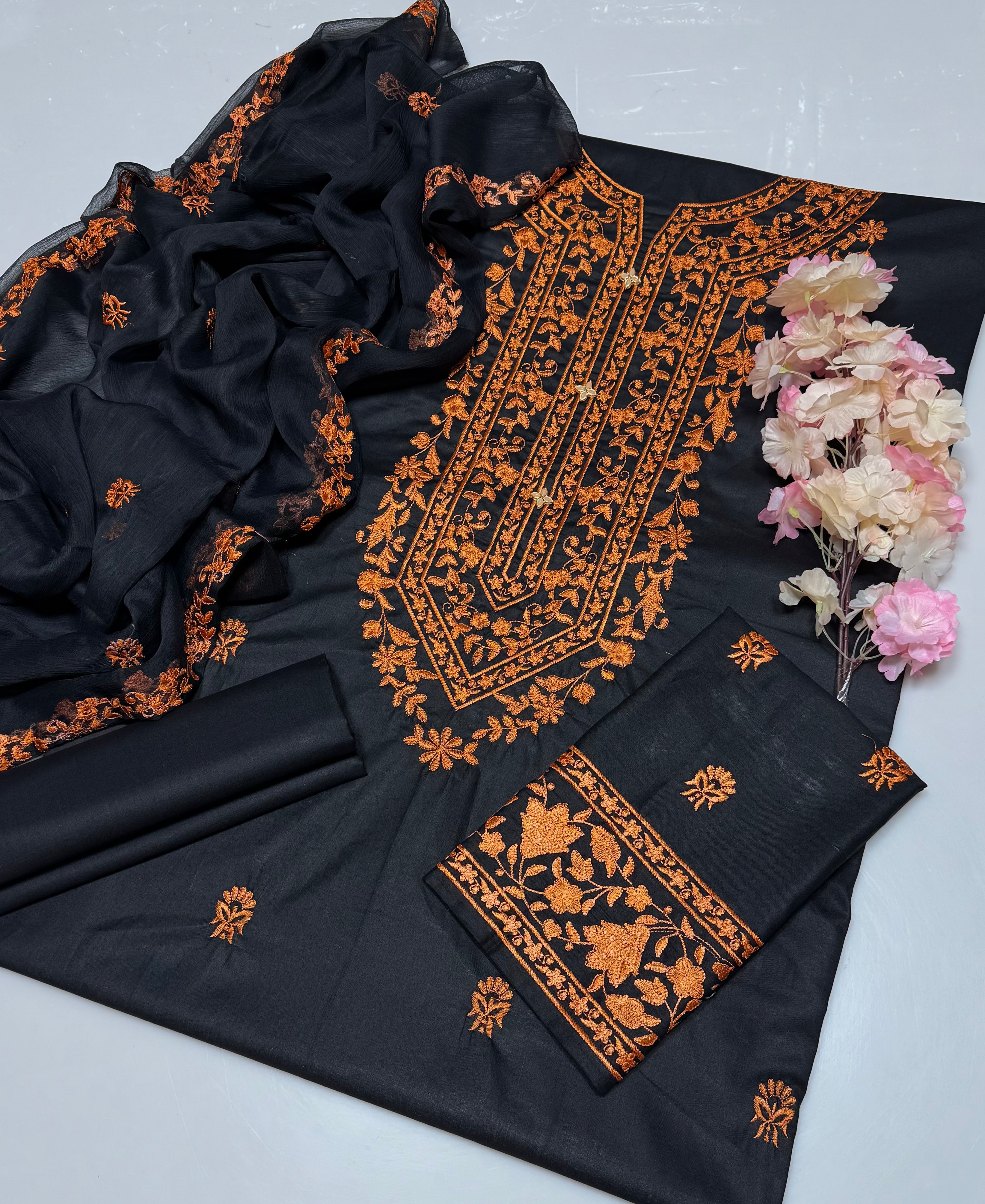 UNSTITCHED handmade style pure cotton Lawn thread embroidered🧵shirt with embroidered sleeves, fully embroidered soft chiffon dupatta & cotton Lawn trouser 3 pcs dress 👗