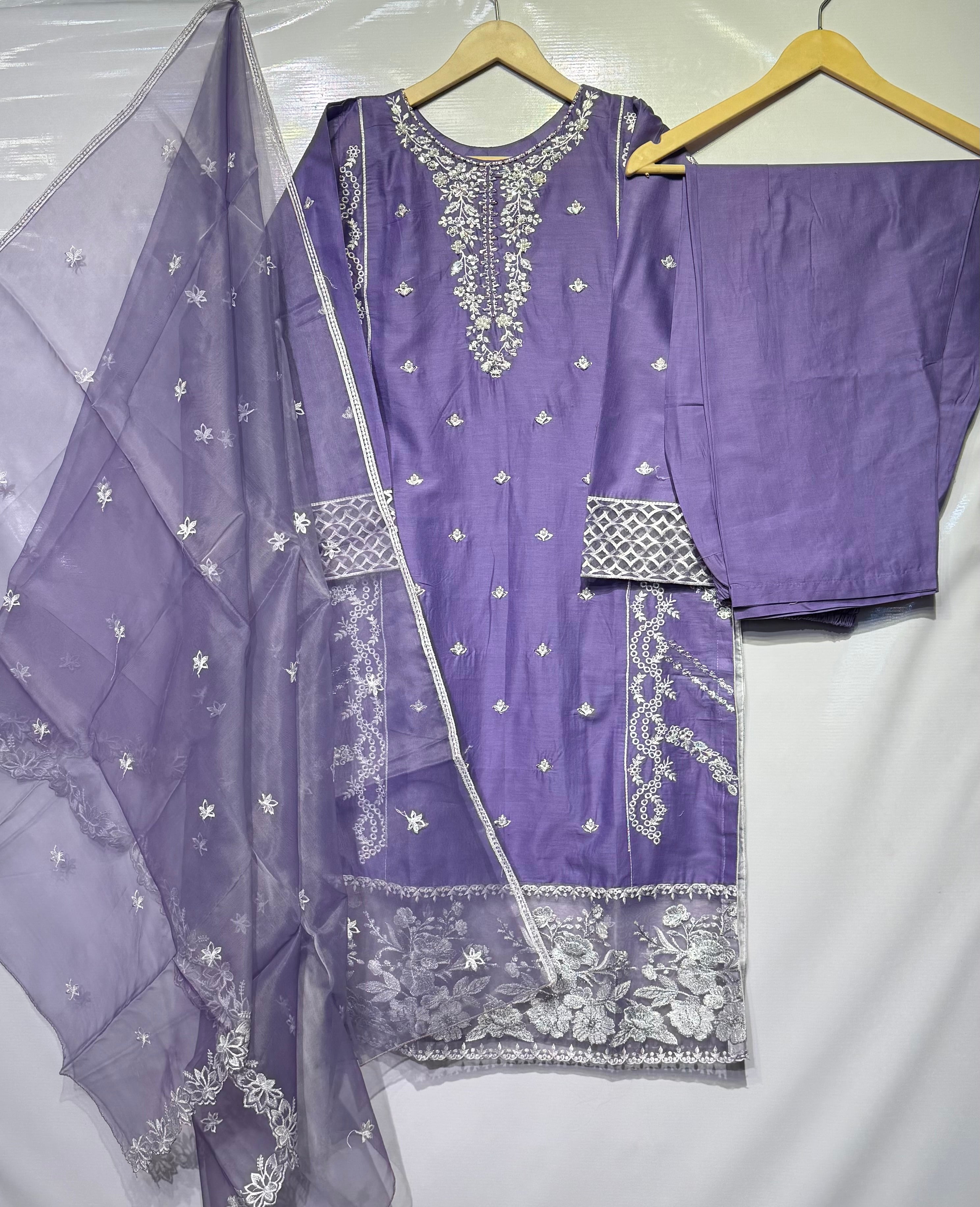 Hand+thread embroidered🧵cotton Lawn shirt with embroidered dupatta & trouser 👗