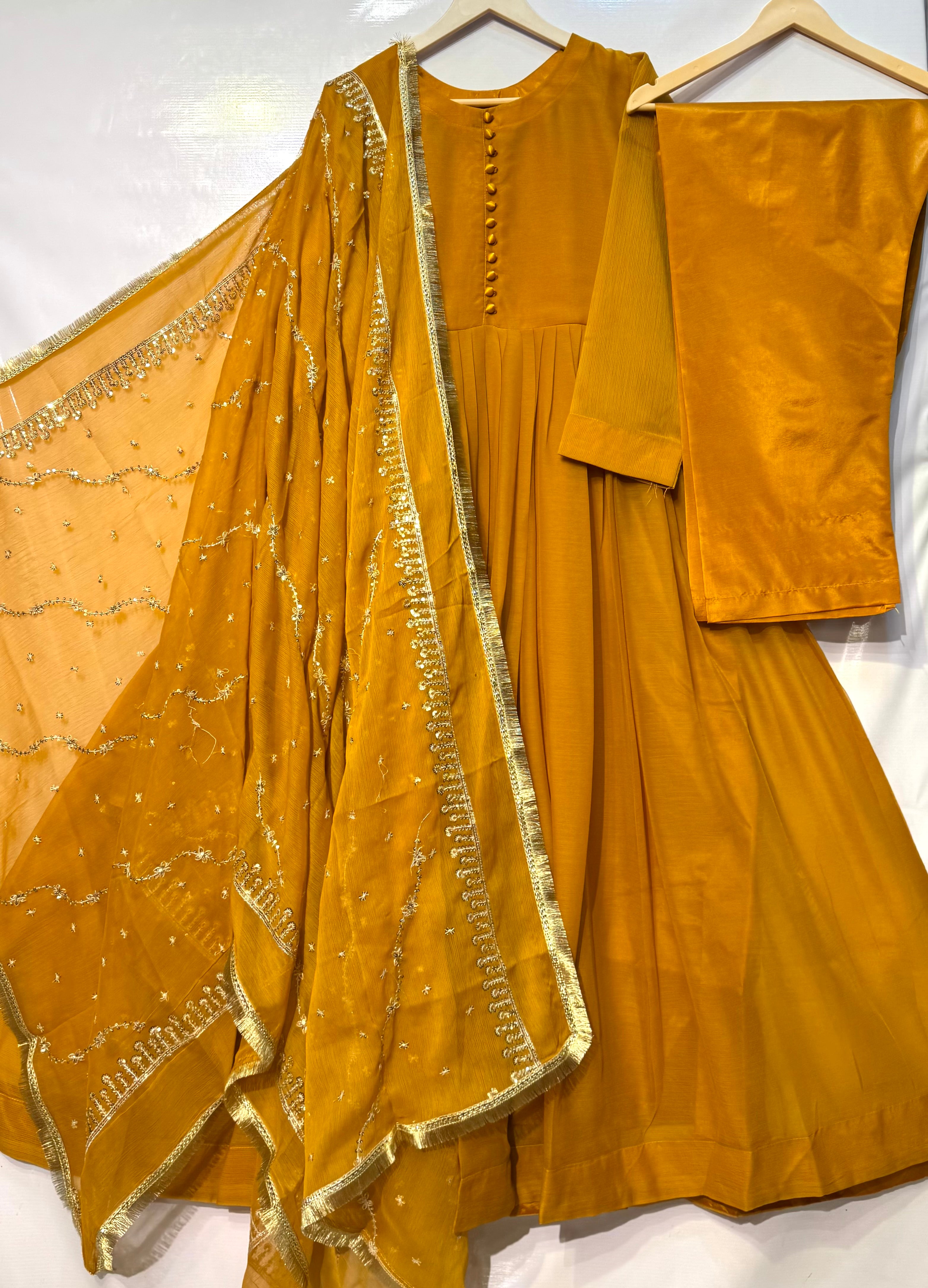 Pleated style long maxi with fully heavy embroidered🧵chiffon dupatta & trouser 👗